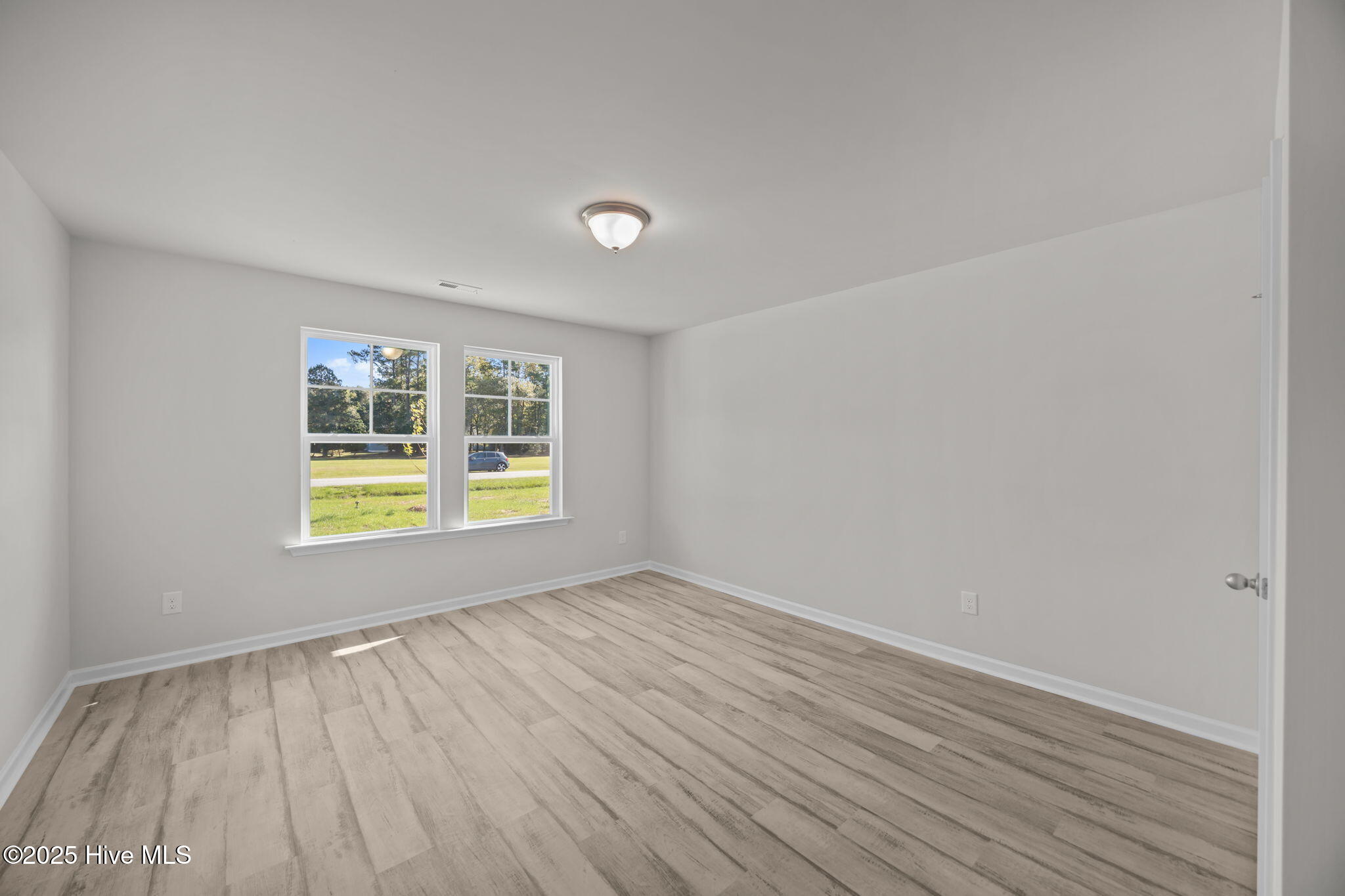 213 Slatestone Road Property Photo 8