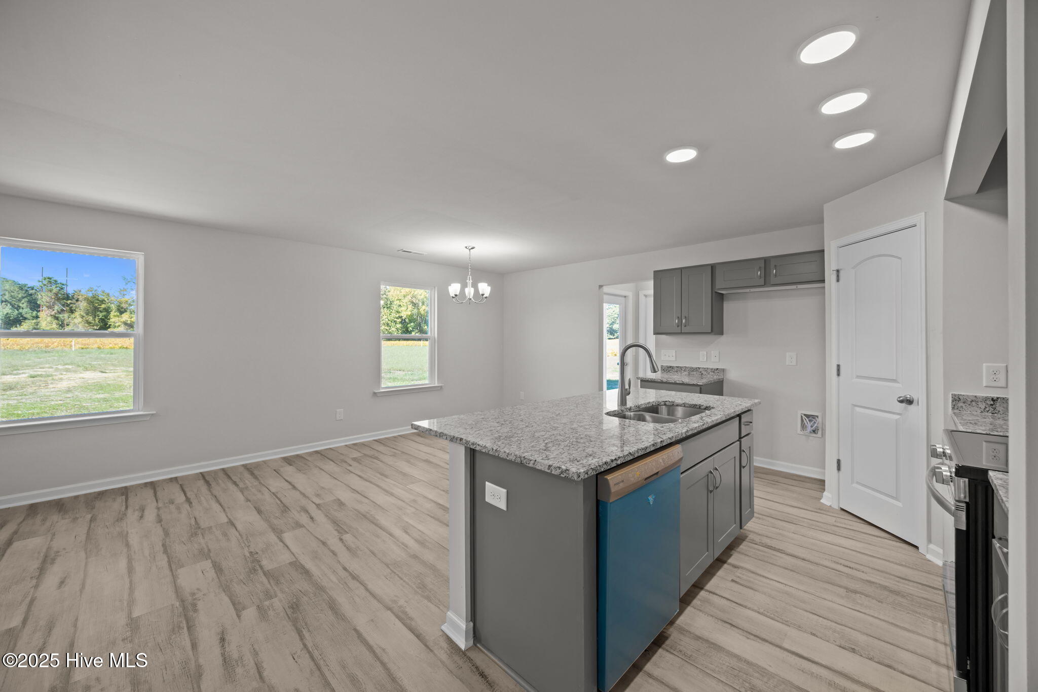 213 Slatestone Road Property Photo 13