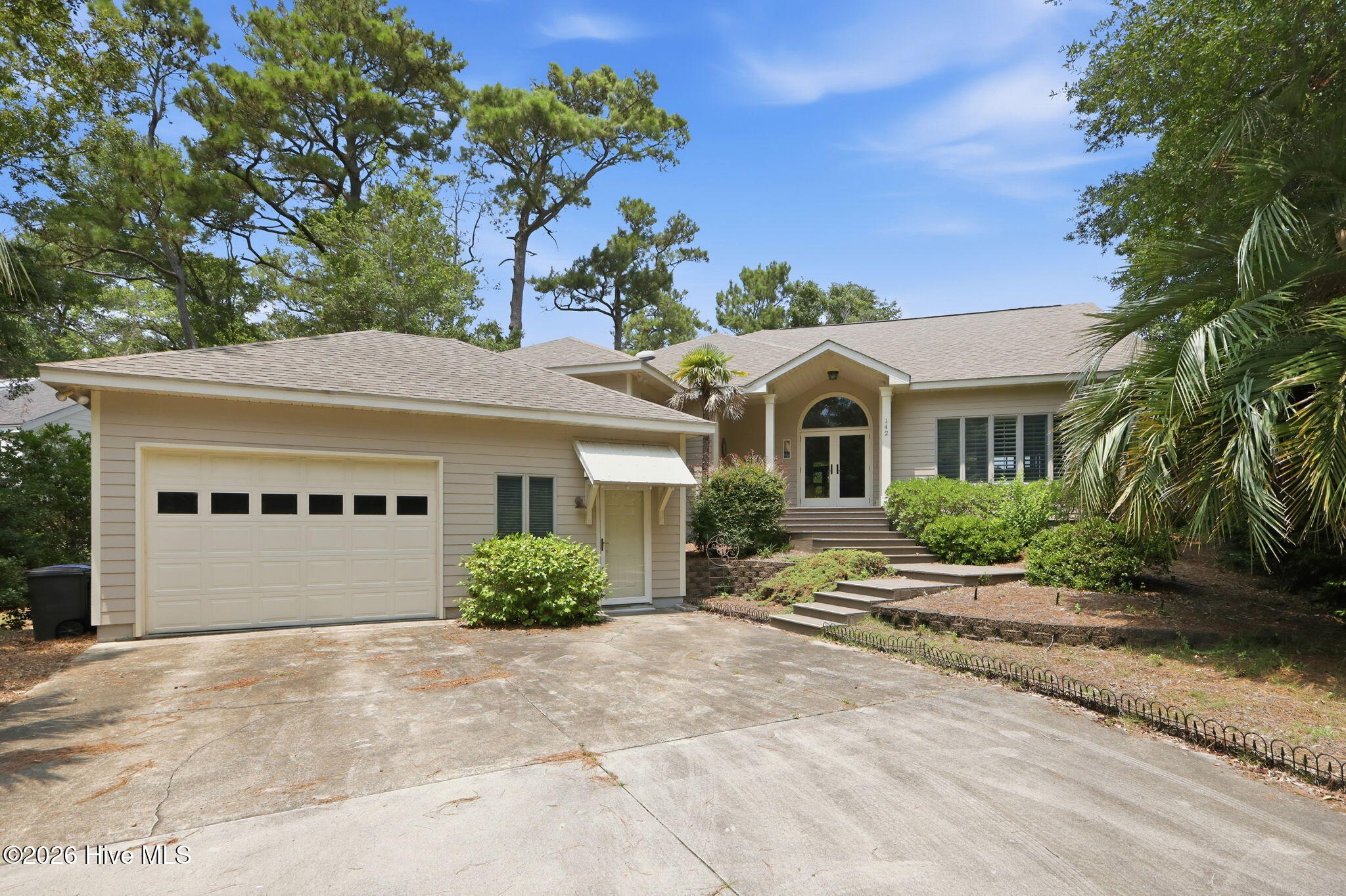 142 Oakleaf Drive Property Photo 1