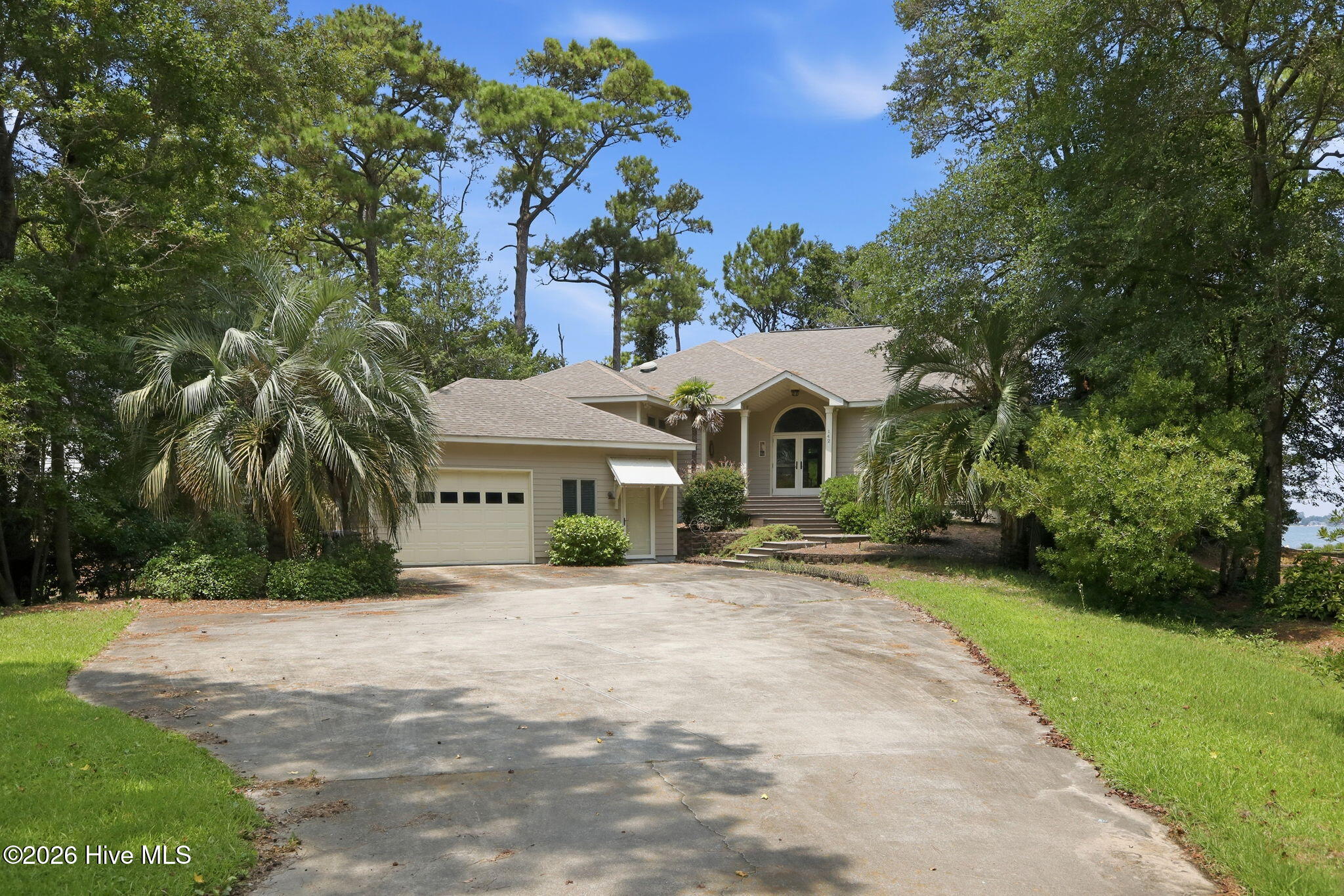 142 Oakleaf Drive Property Photo 2