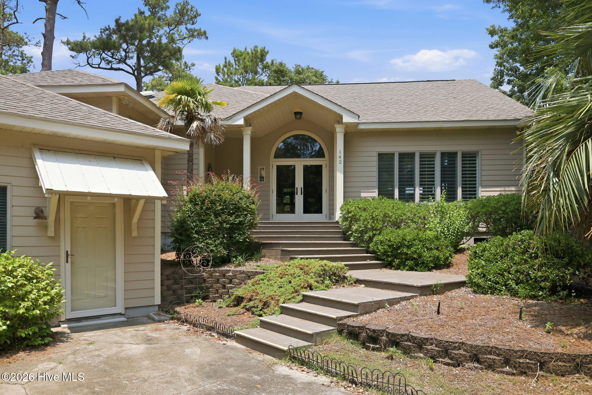 142 Oakleaf Drive Property Photo 3