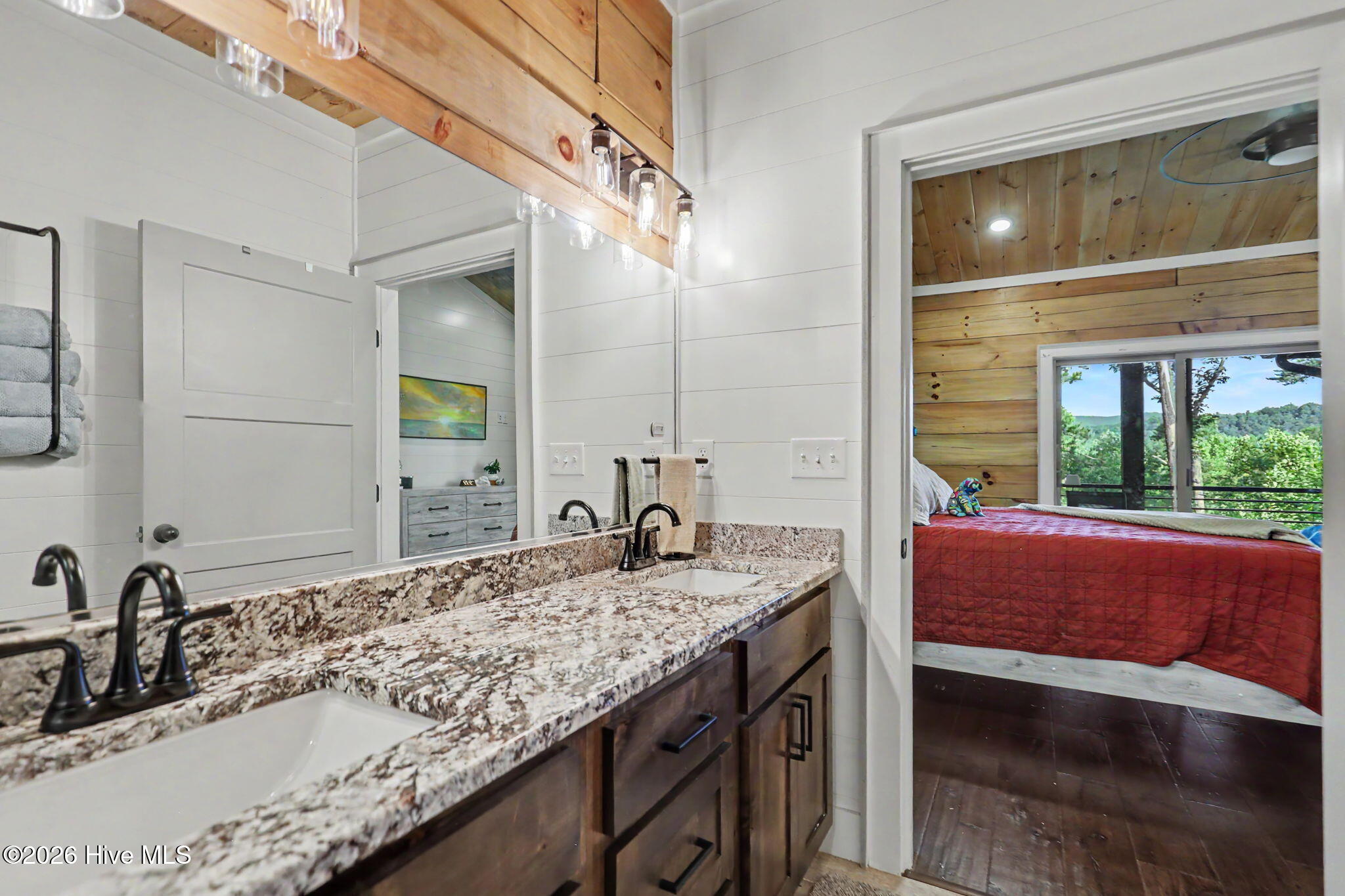 240 Pink Pig Lane Property Photo 6