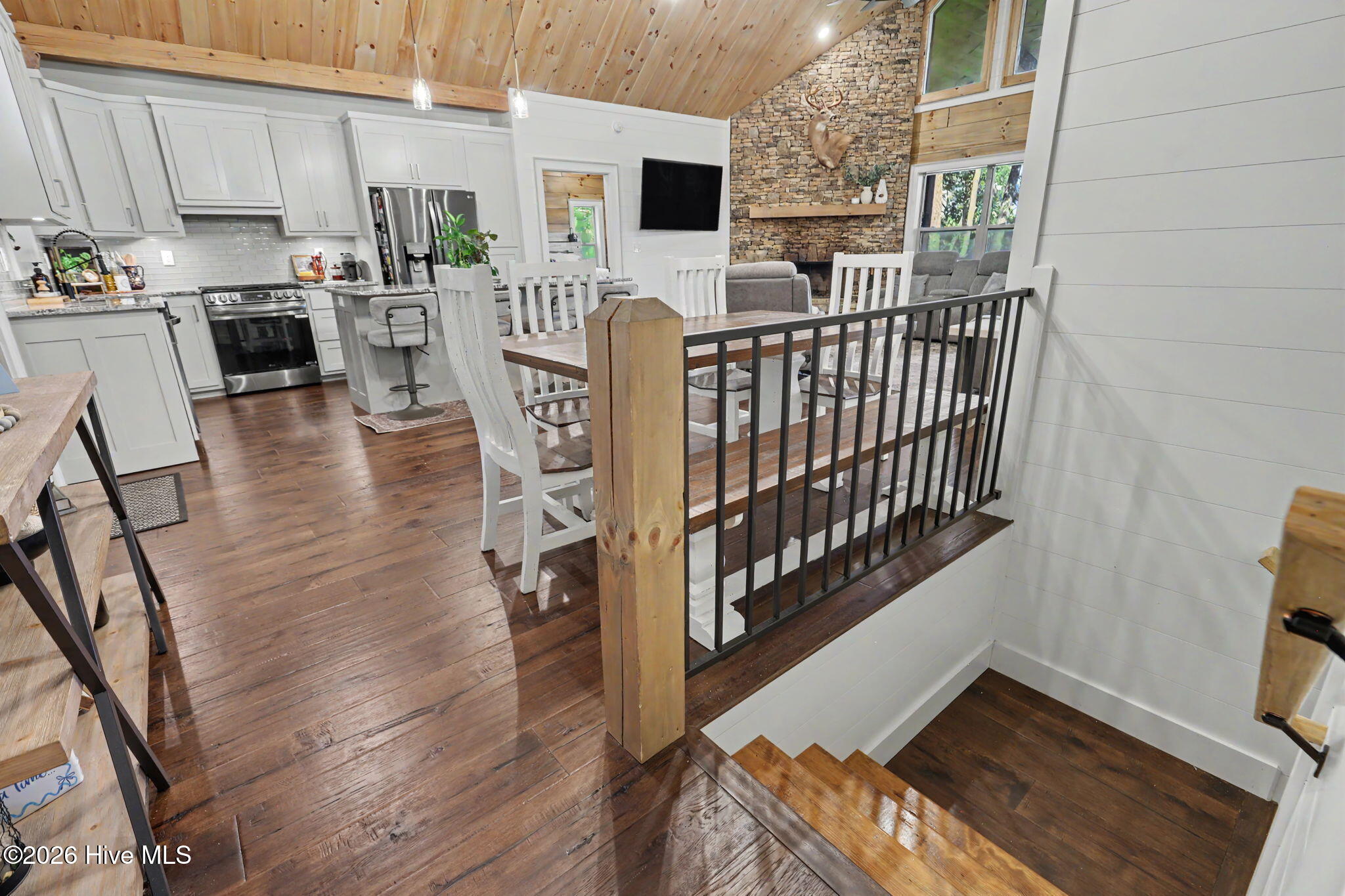 240 Pink Pig Lane Property Photo 32