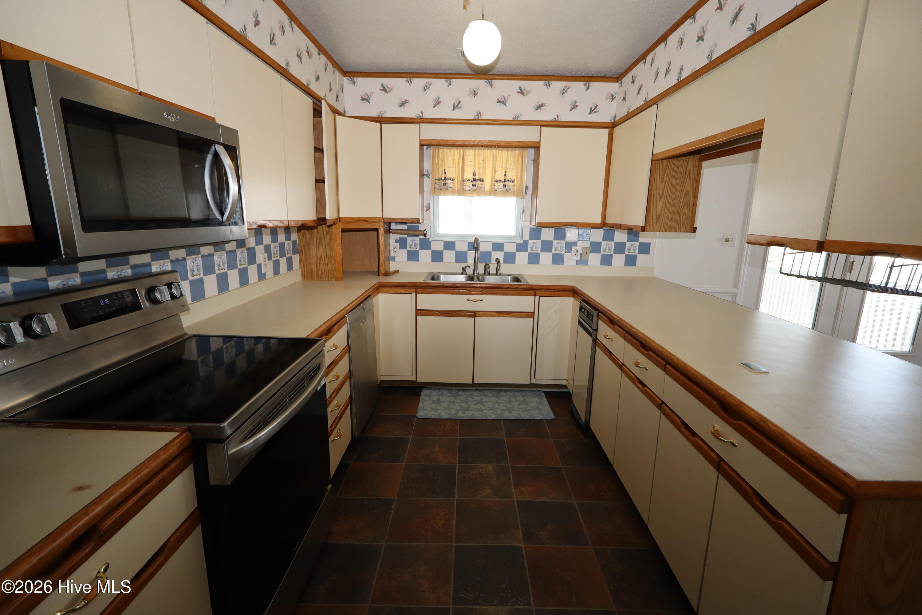 2306 Ocean Drive Property Photo 42