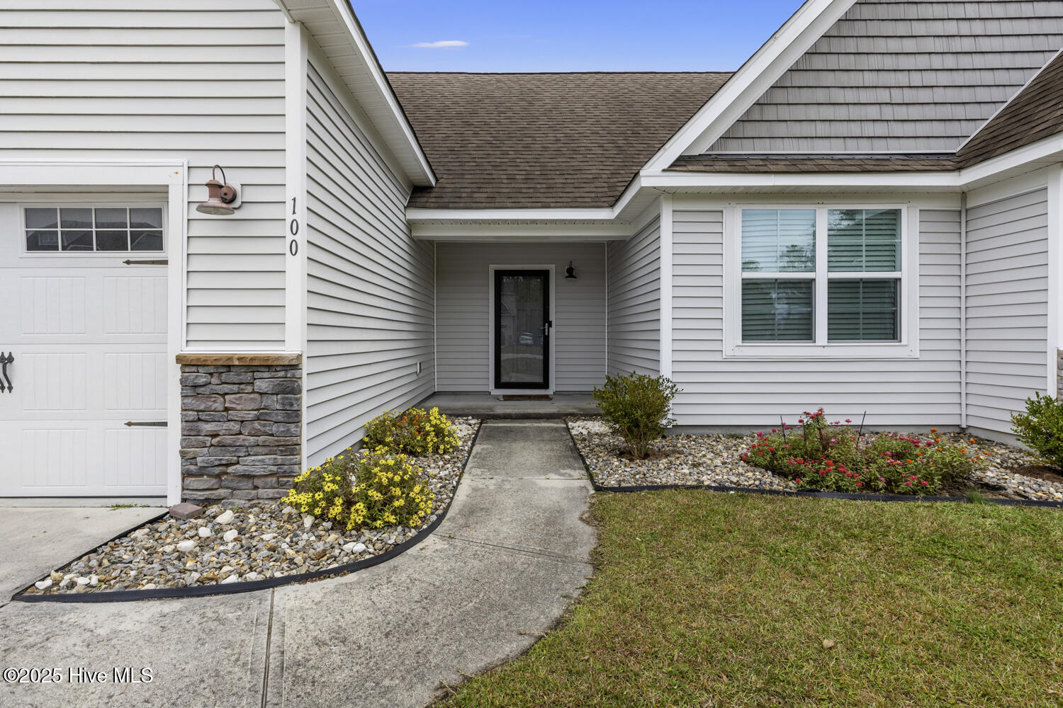 100 Kenna Court Property Photo 3