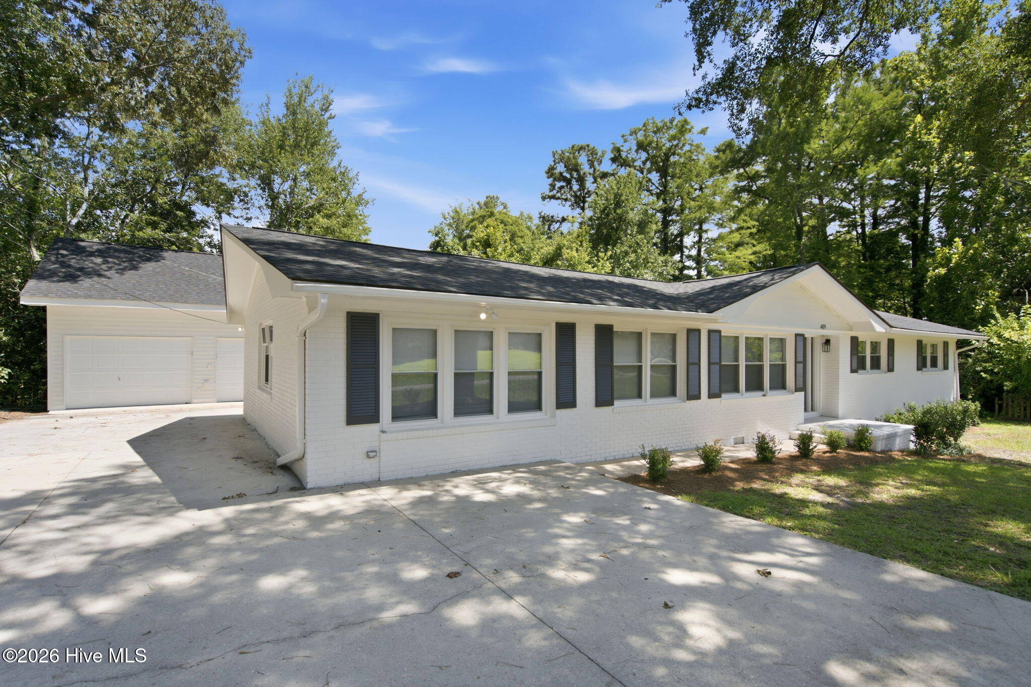 409 Sharon Drive Property Photo 3