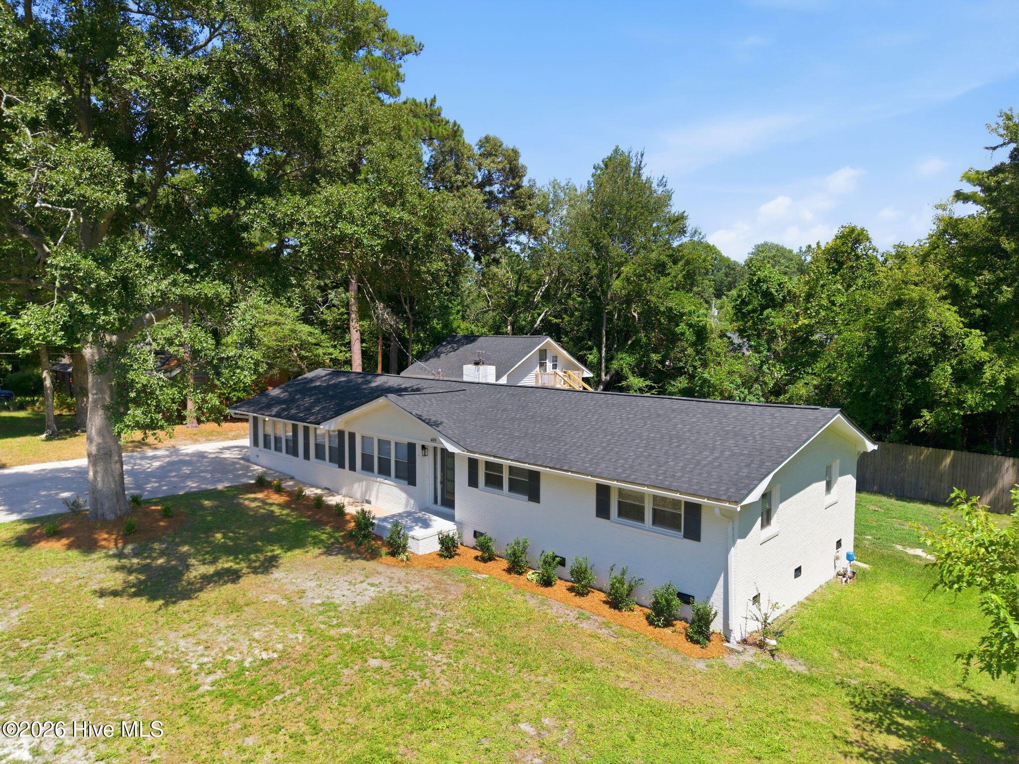409 Sharon Drive Property Photo 4