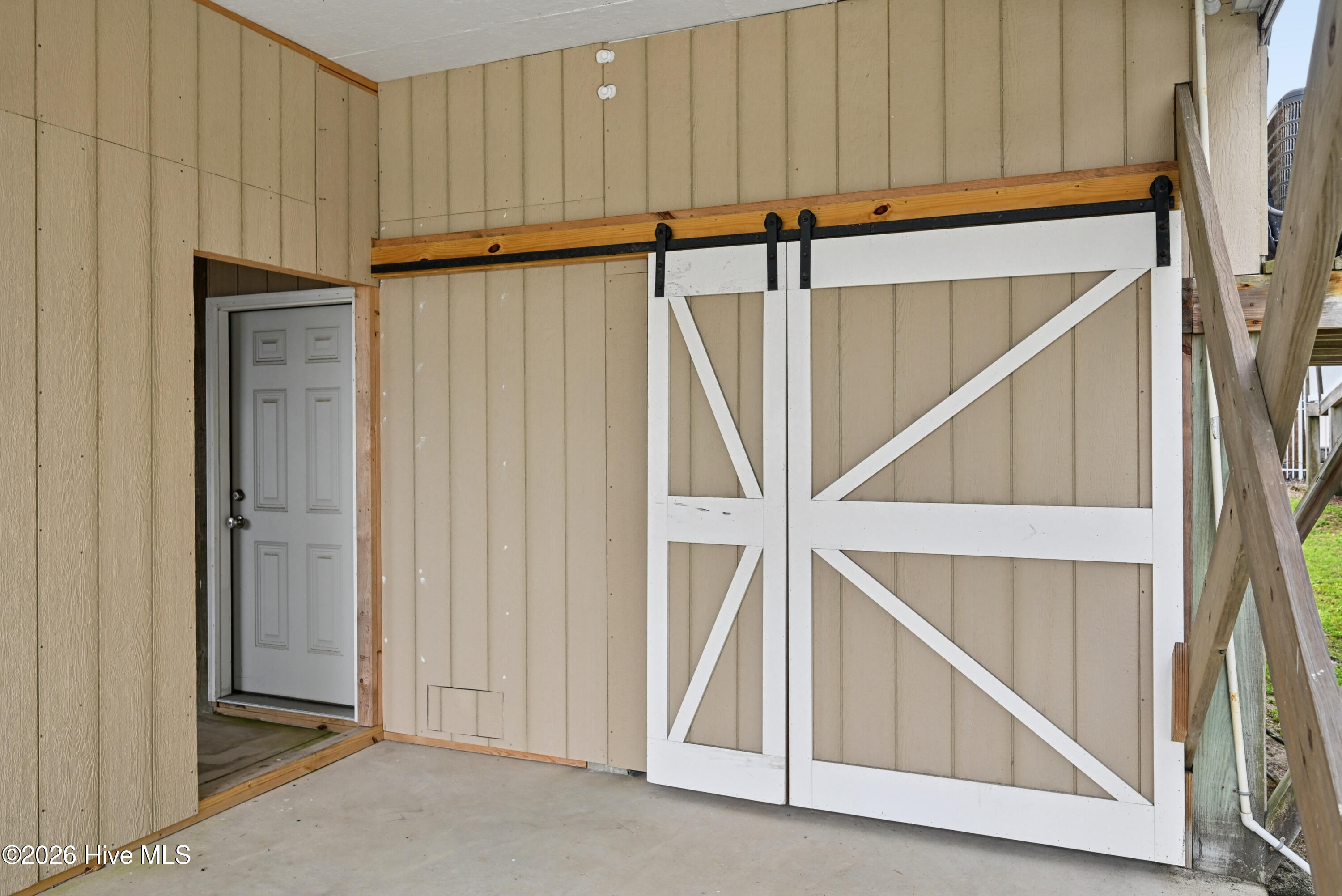 1710 N New River Drive Property Photo 47