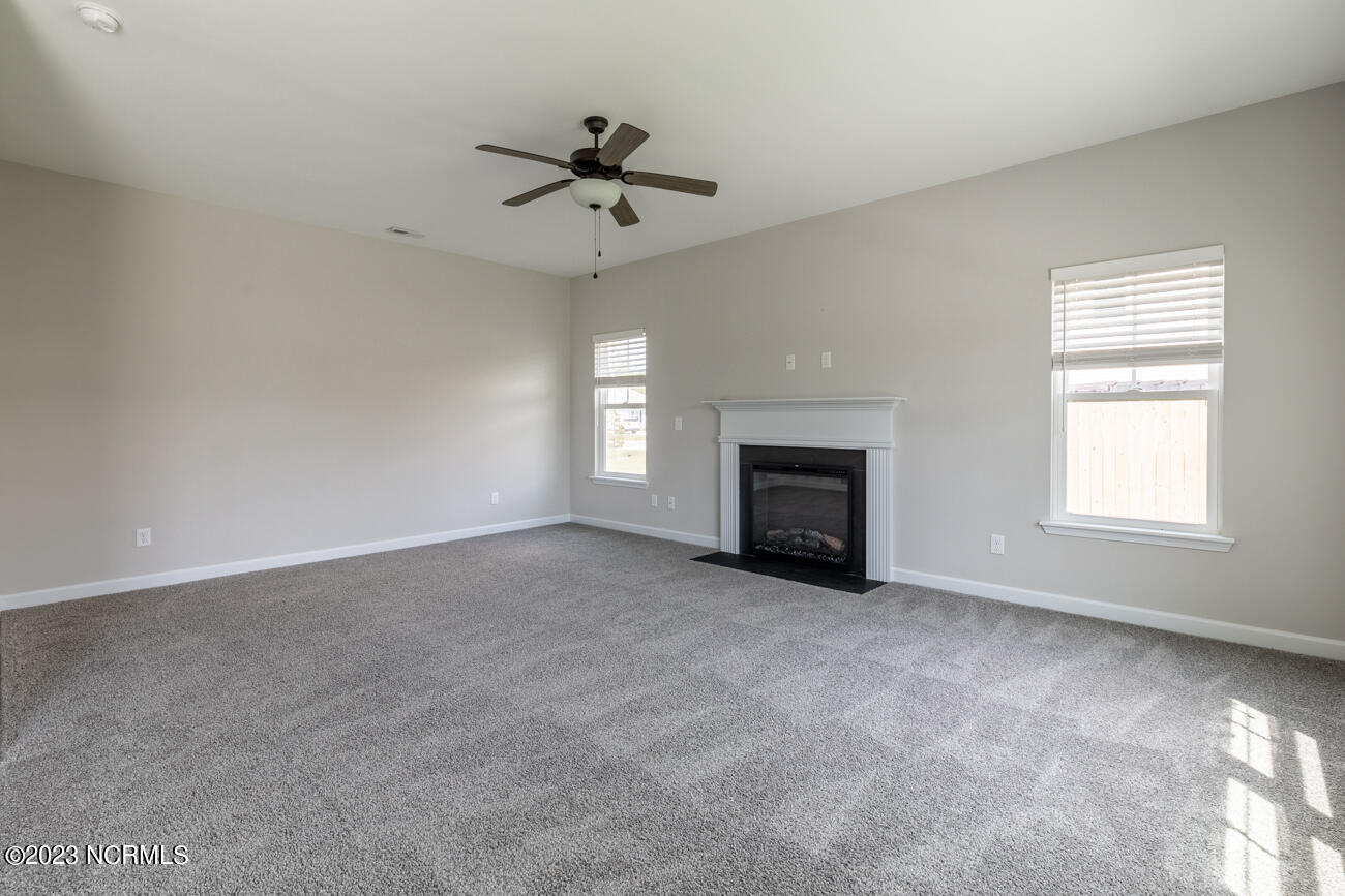 300 Waylon Way Property Photo 11