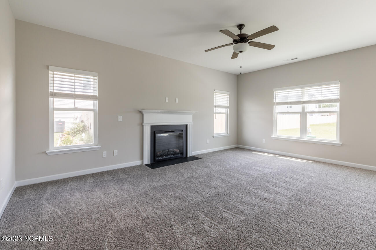 300 Waylon Way Property Photo 13