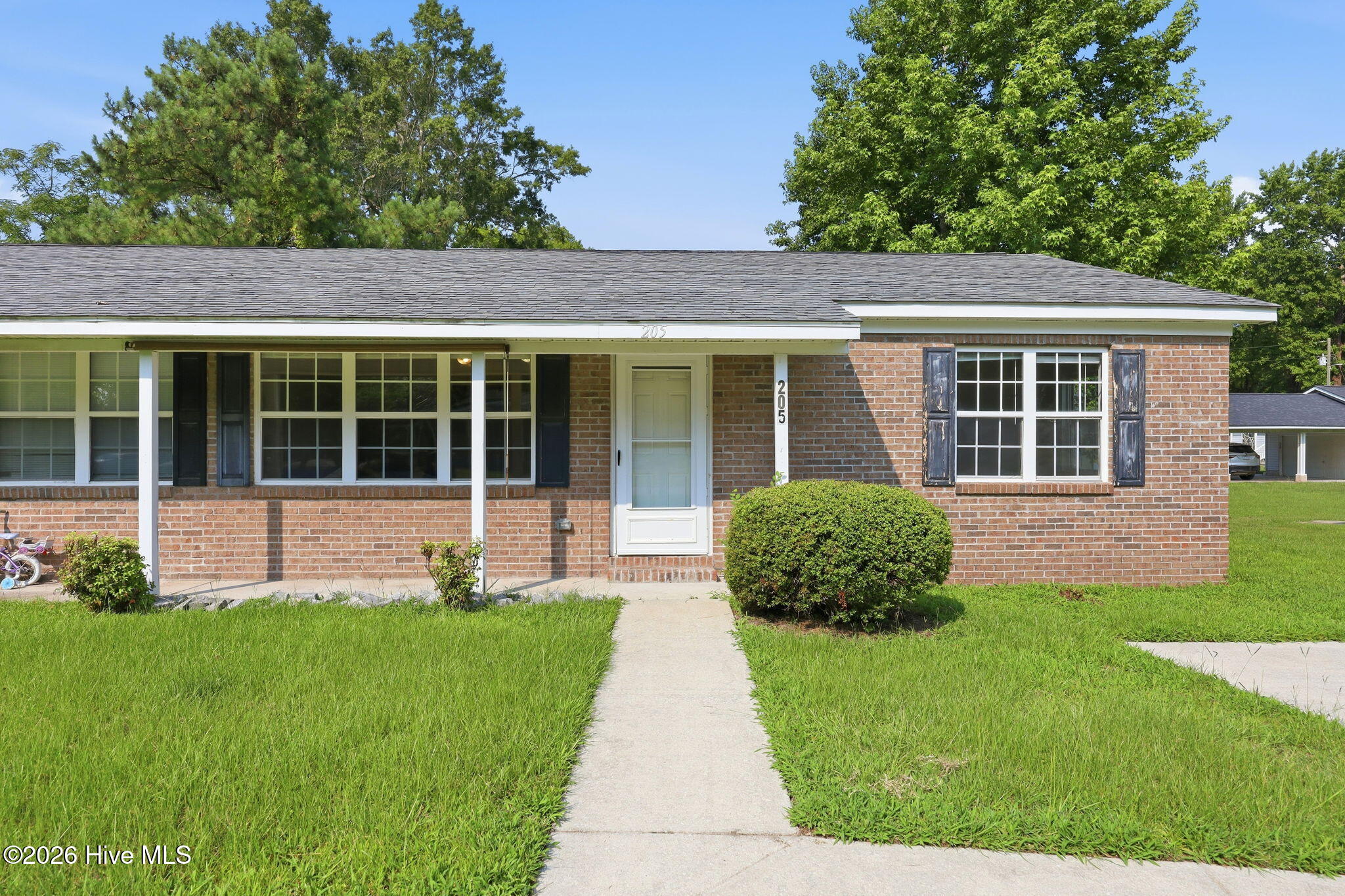205 5th Avenue Property Photo 1