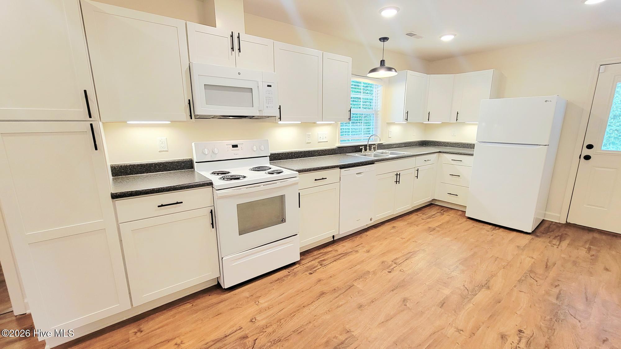 408 Pine Hills Drive Property Photo 4