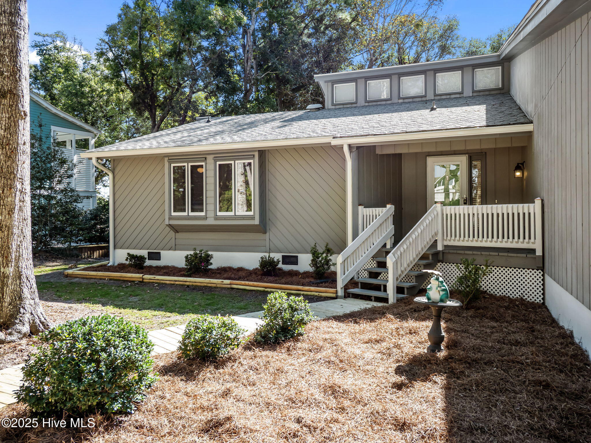 131 Oakleaf Drive Property Photo 2