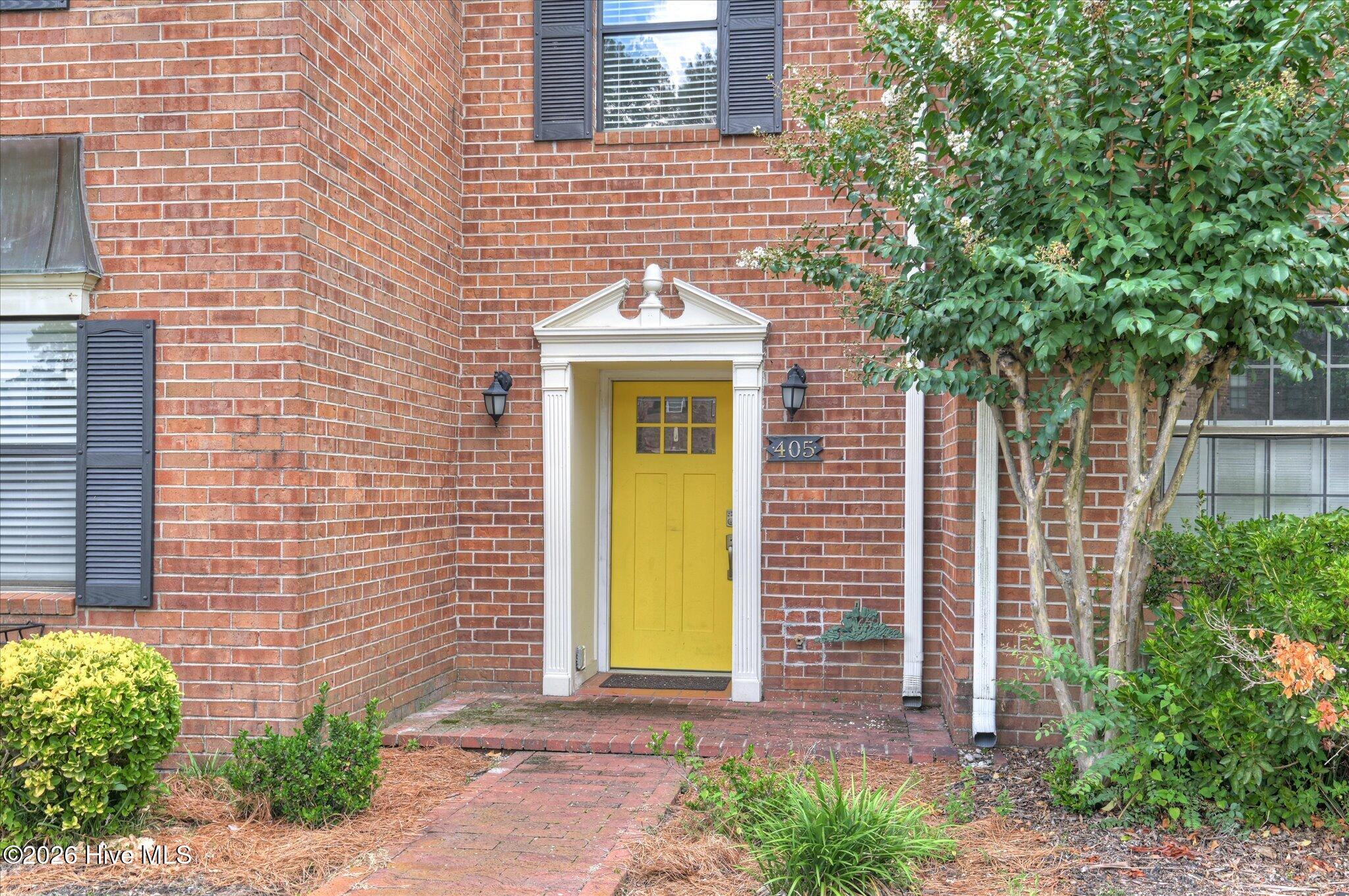 405 Folkstone Circle Property Photo 8