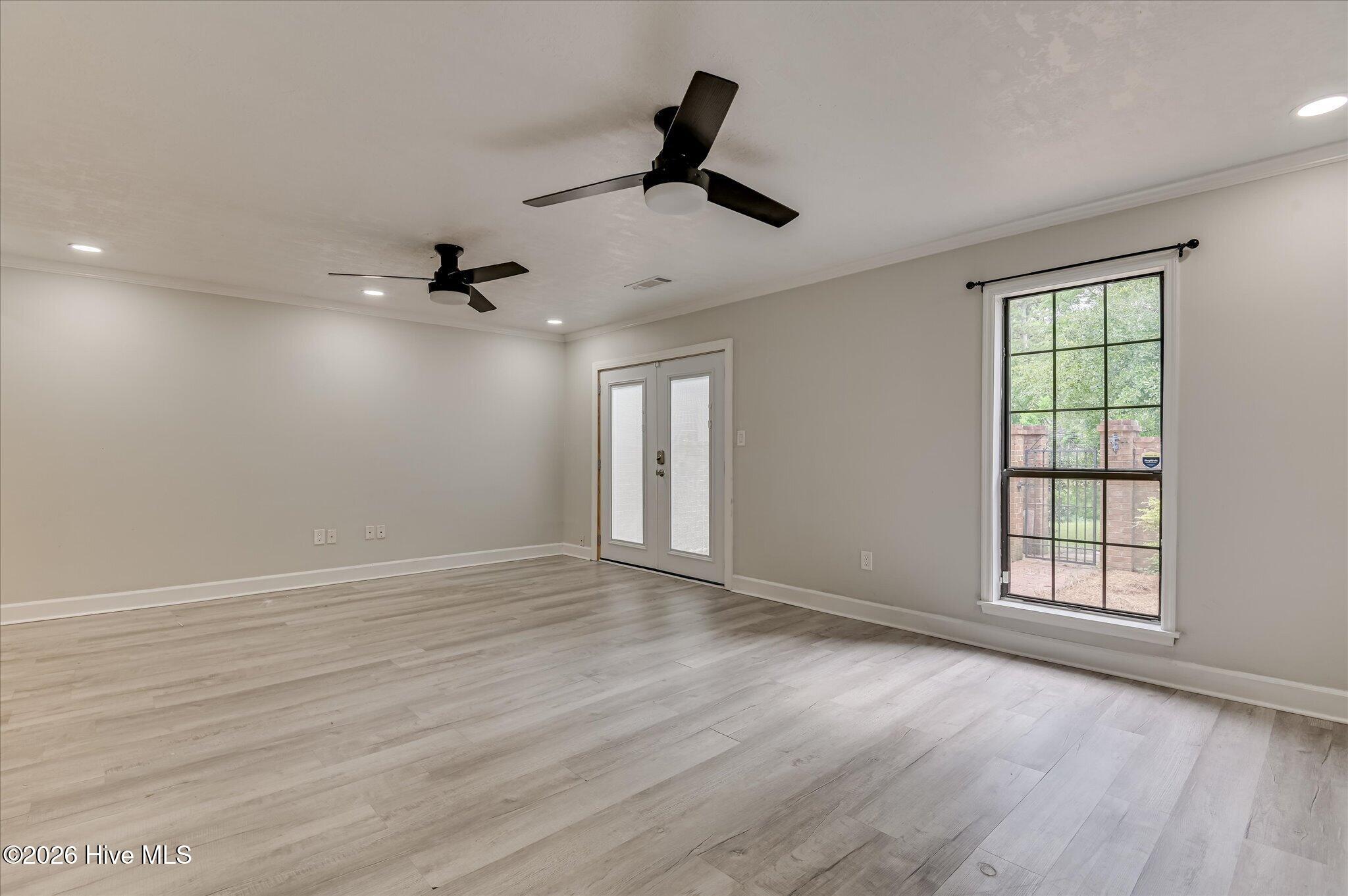 405 Folkstone Circle Property Photo 17