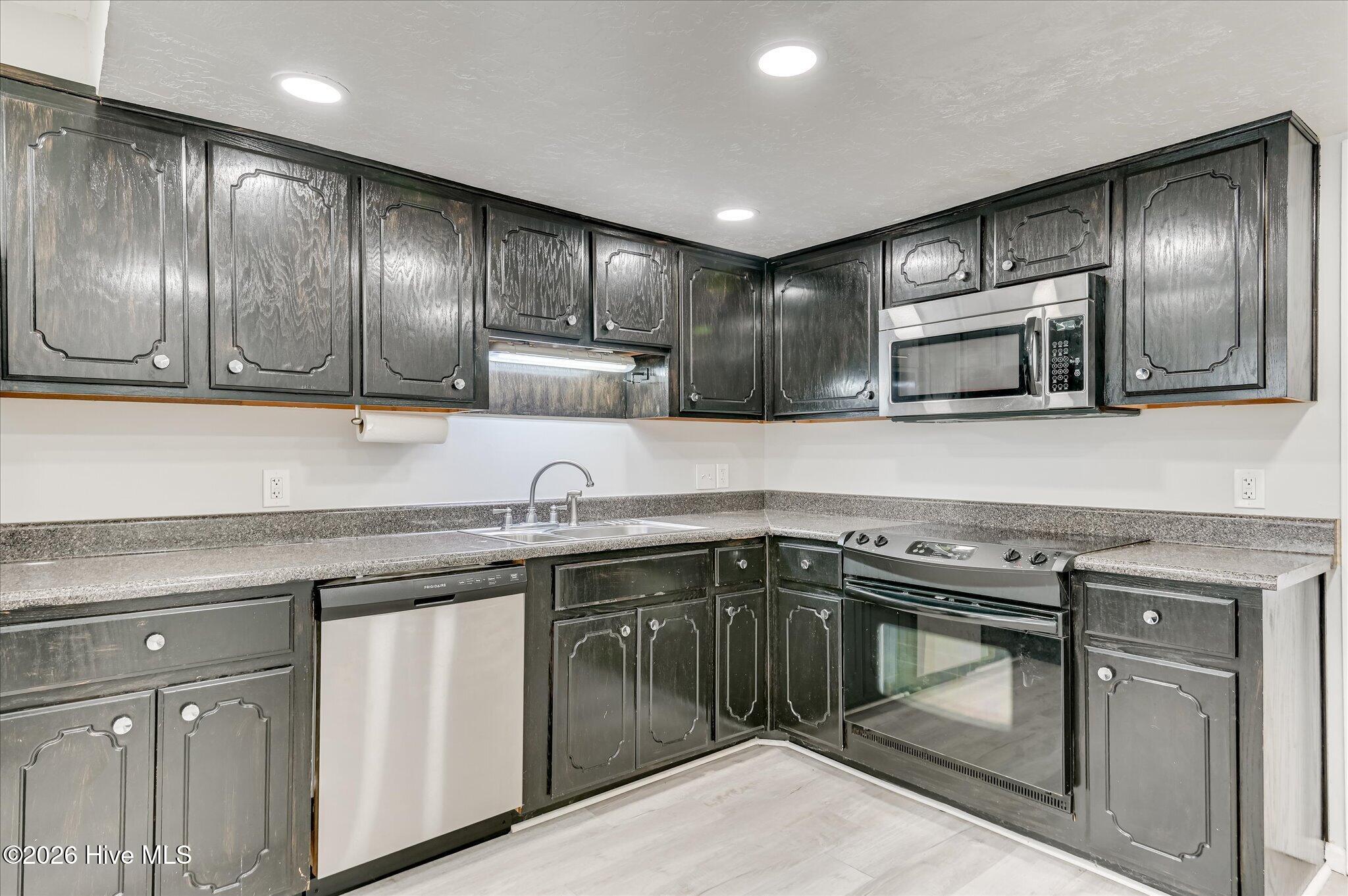 405 Folkstone Circle Property Photo 23