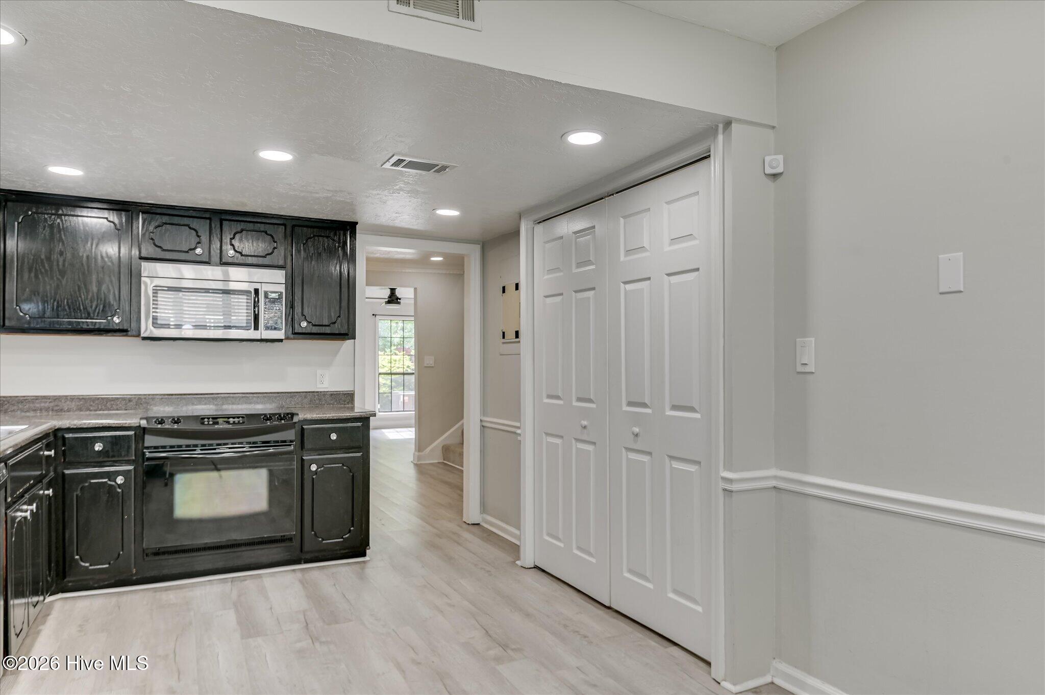 405 Folkstone Circle Property Photo 24