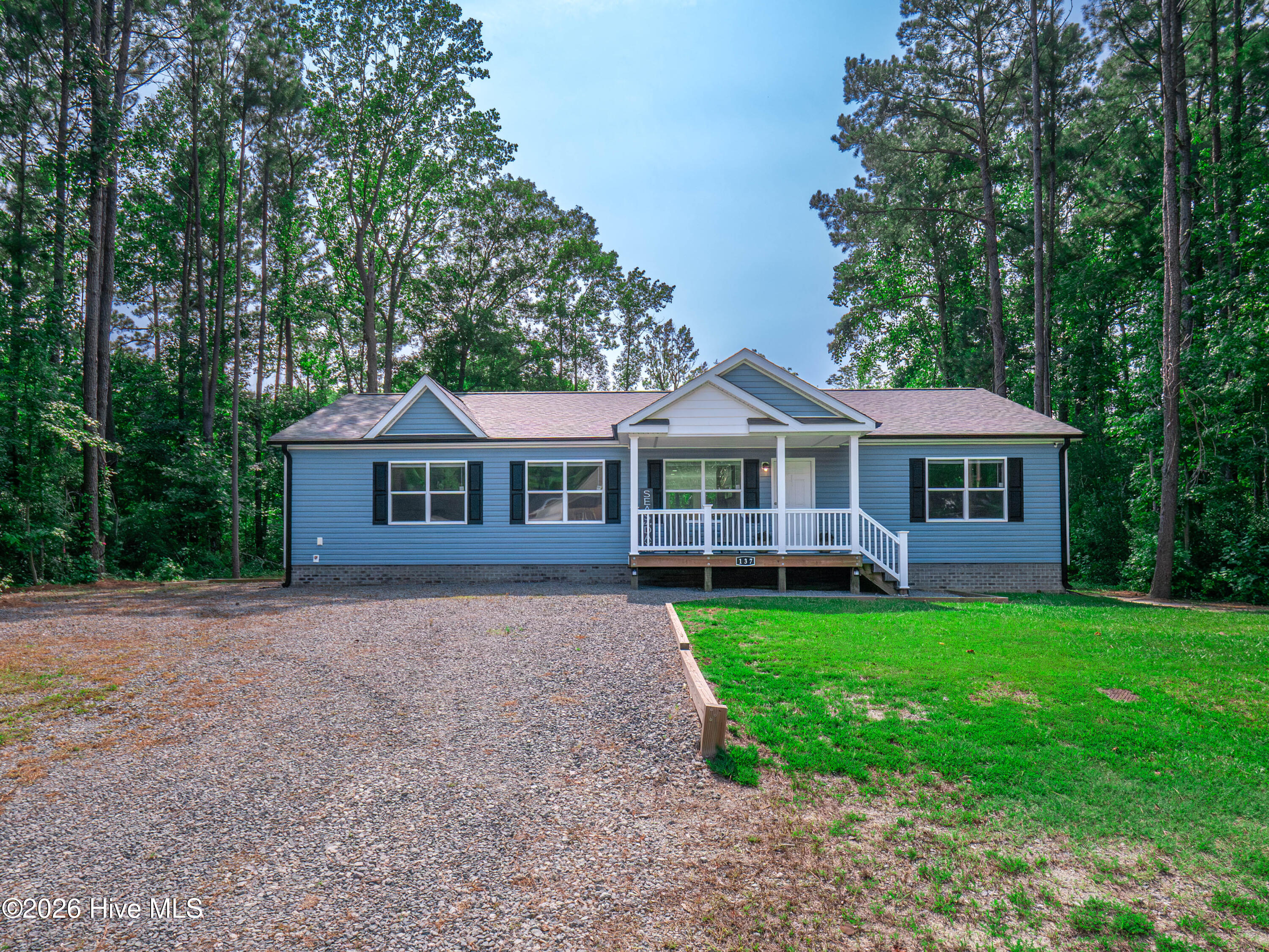 137 Bayside Drive Property Photo 1