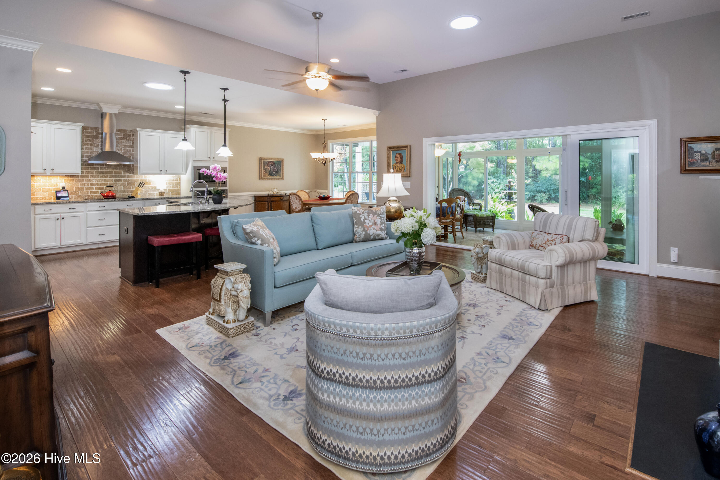 2129 Forest View Circle Property Photo 7