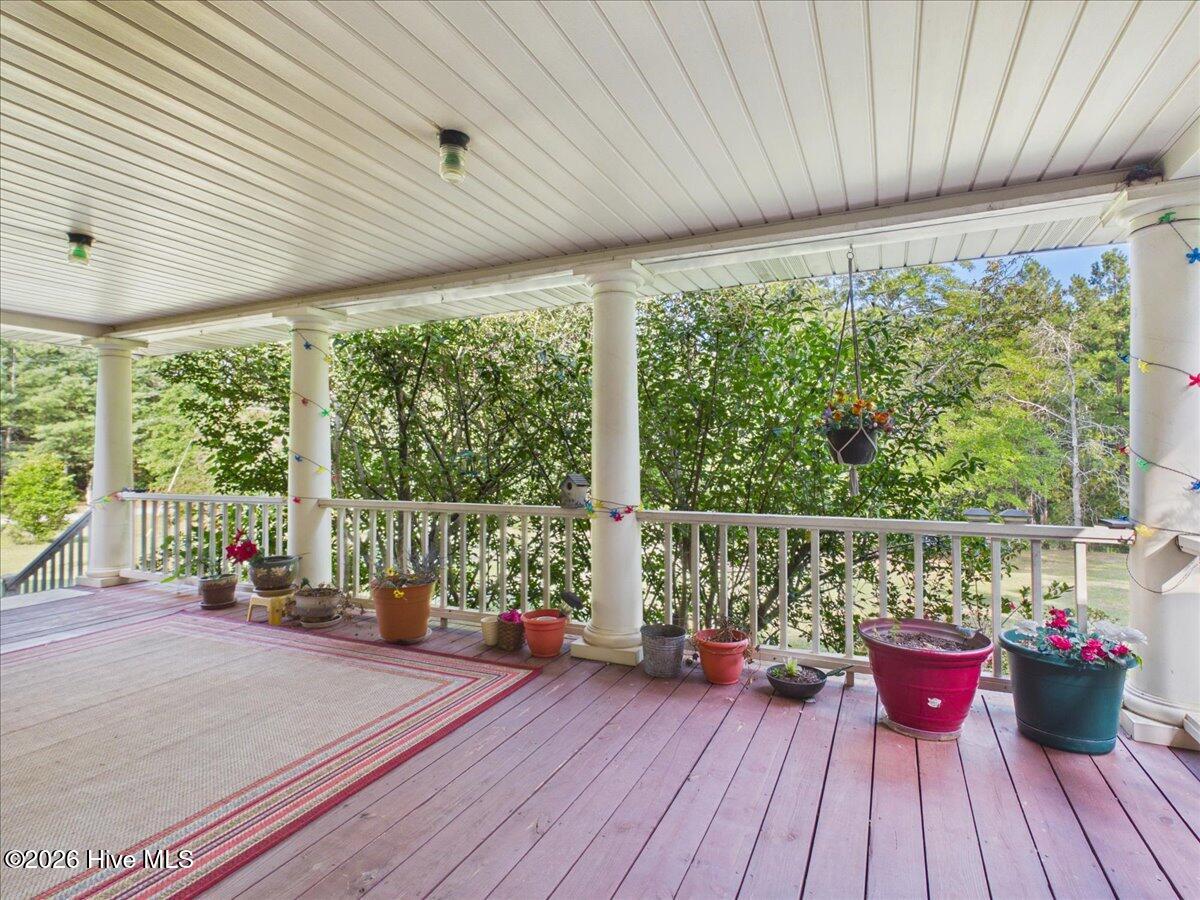 255 Hill And Dell Drive Property Photo 18