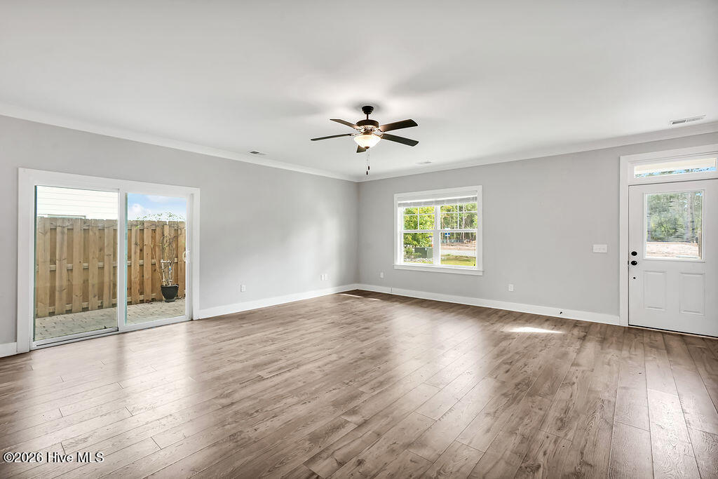 1171 N Caswell Avenue Property Photo 7