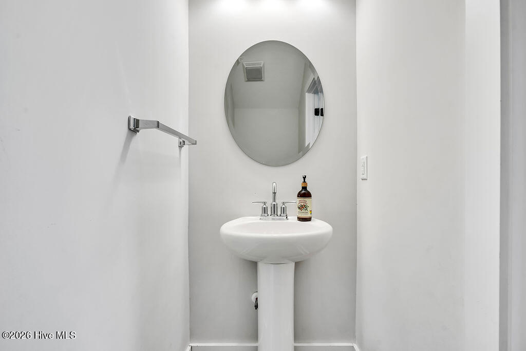 1171 N Caswell Avenue Property Photo 13