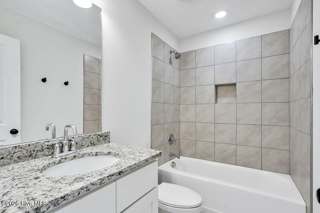 1171 N Caswell Avenue Property Photo 28