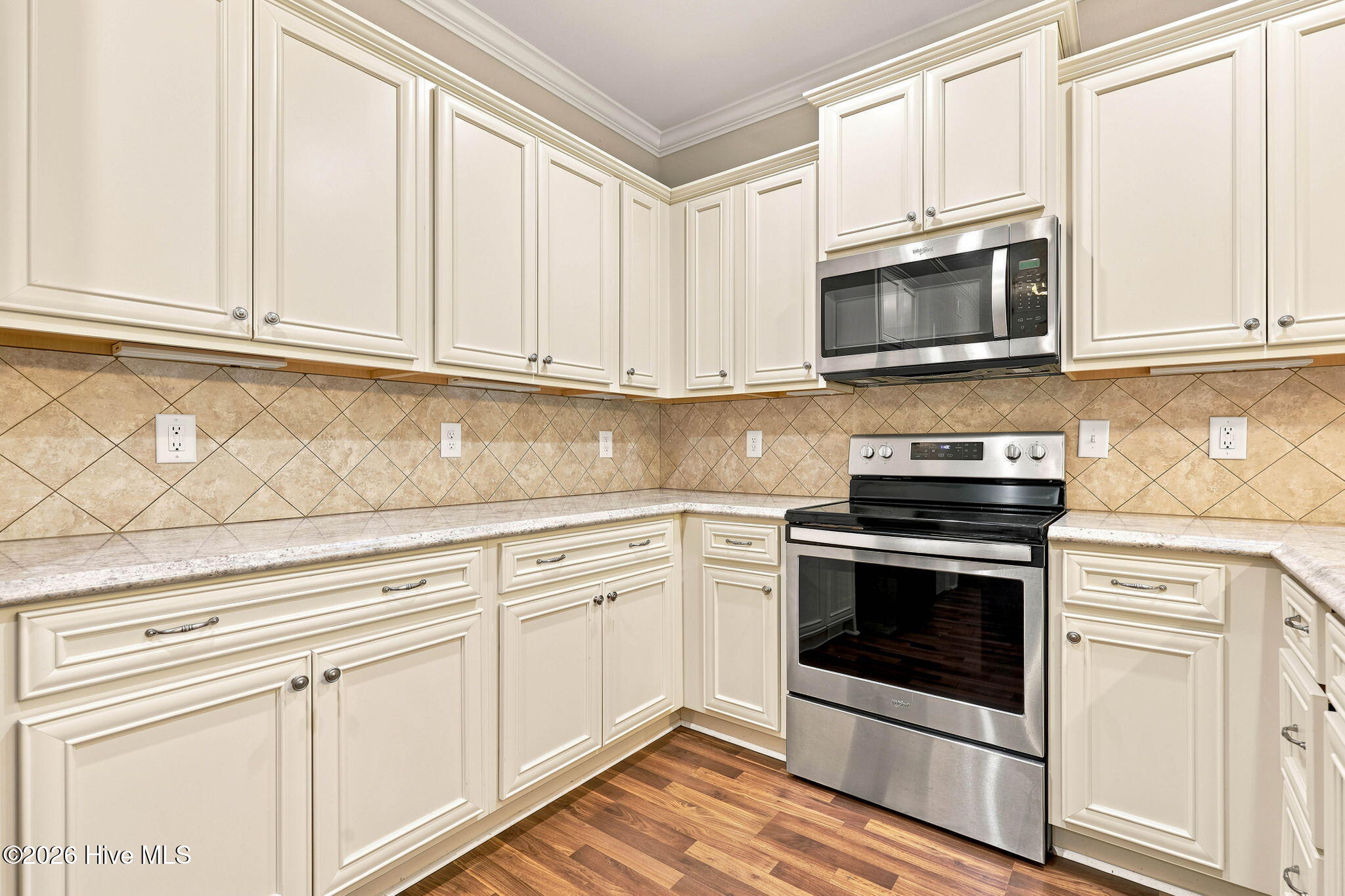 1676 Cambria Drive B Property Photo 19