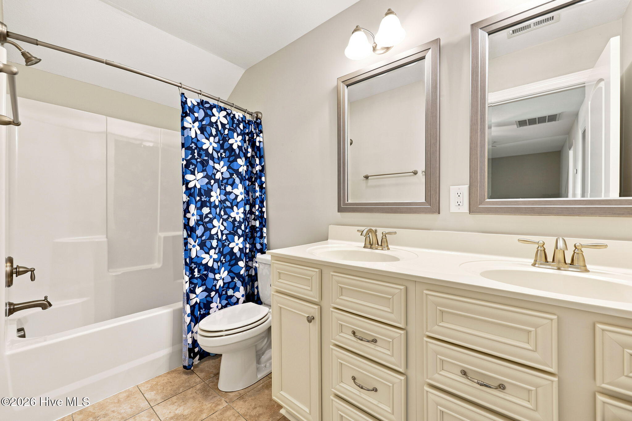 1676 Cambria Drive B Property Photo 39