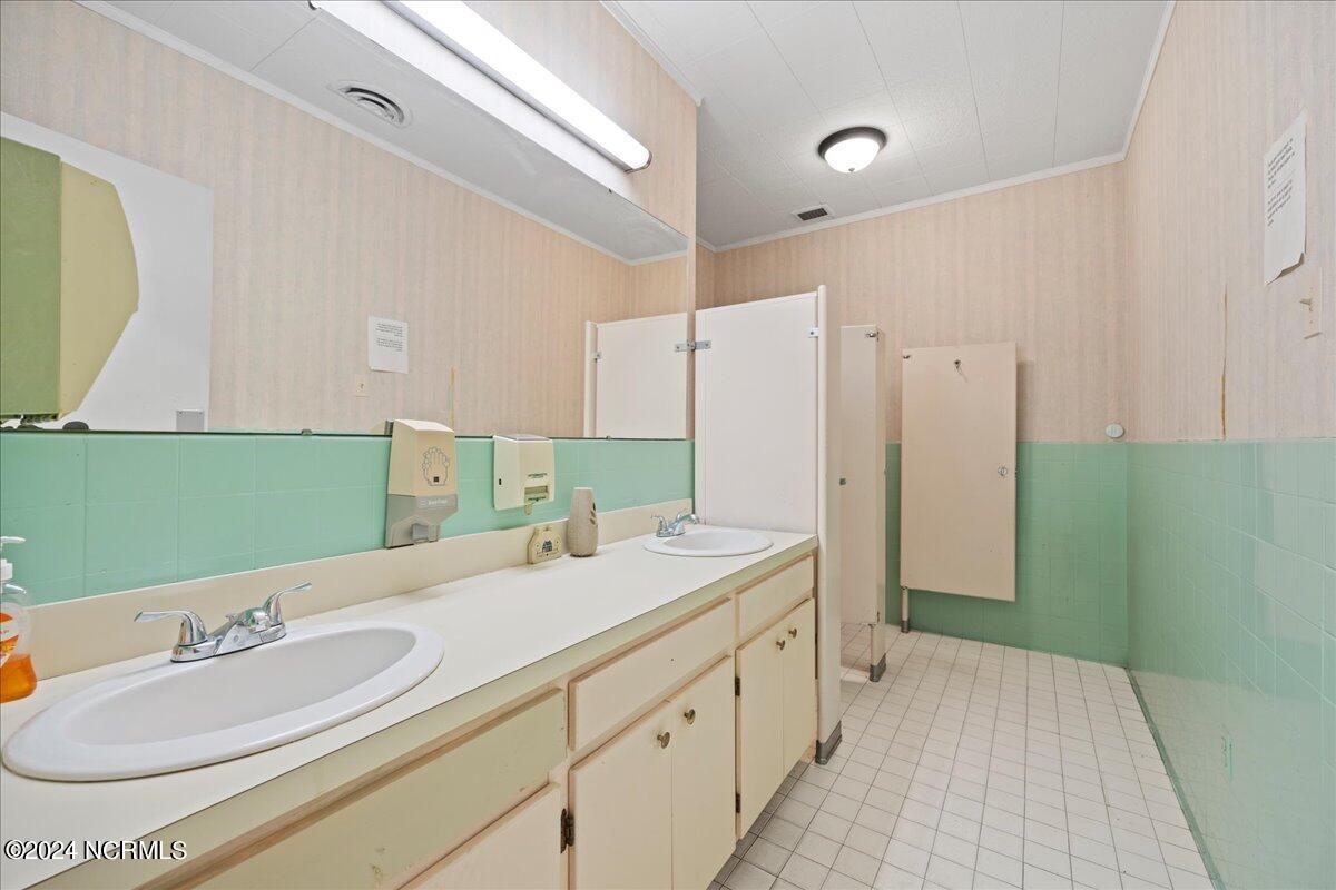115 N Church Street Property Photo 10