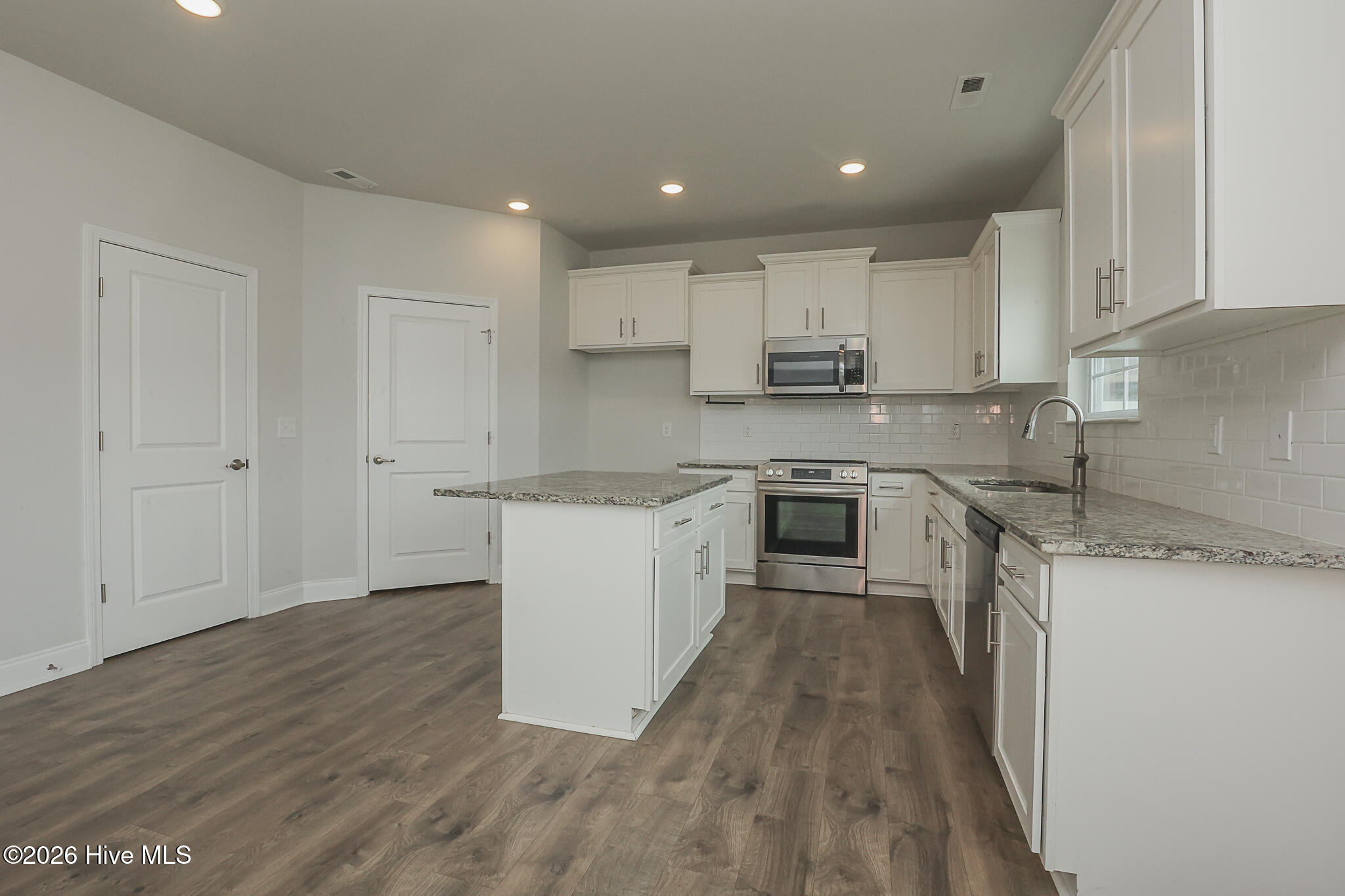 761 Greenwich Place Property Photo 12