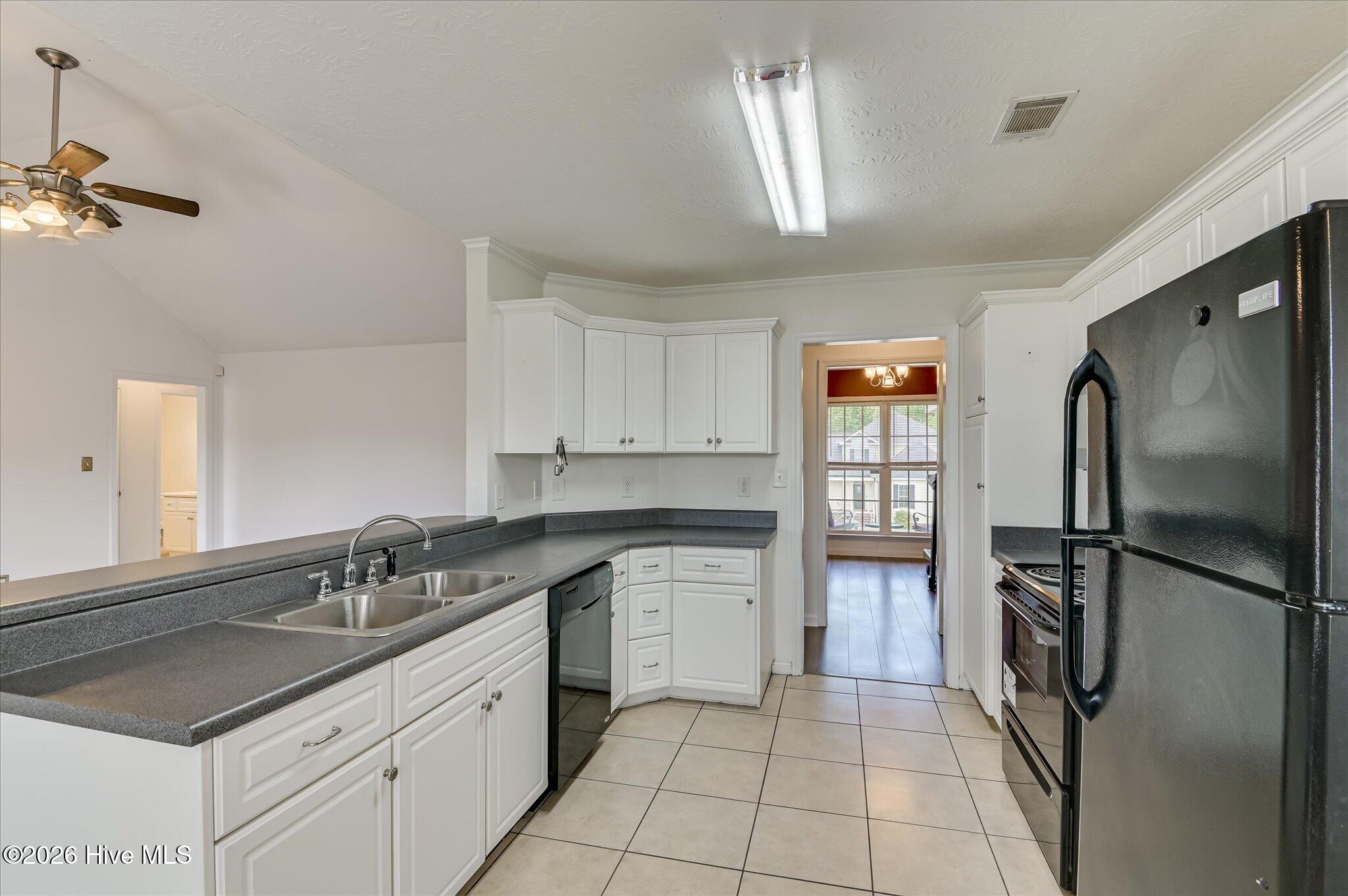 1828 Heathers Way Property Photo 17