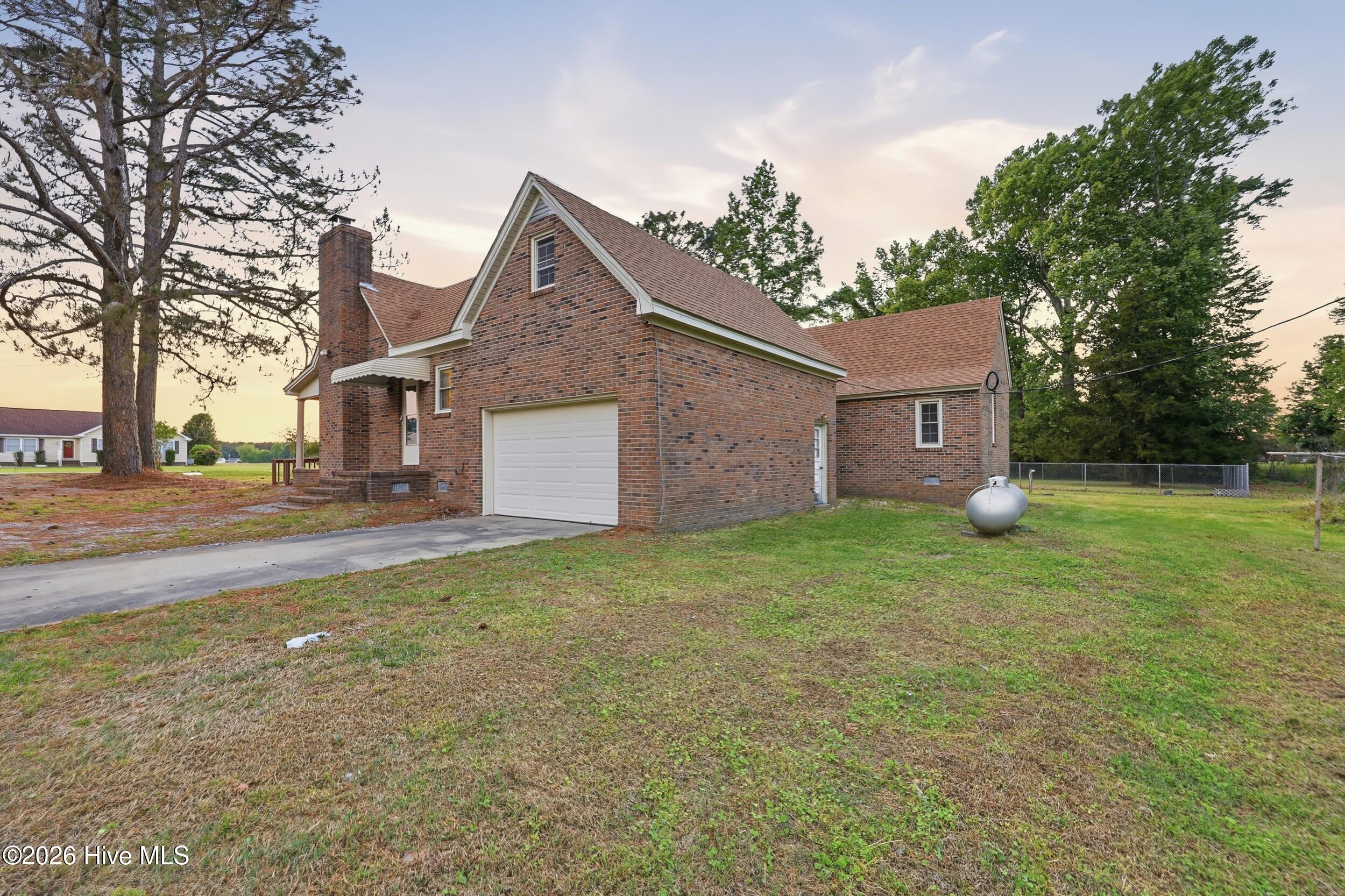 631 Selwin Road Property Photo 4