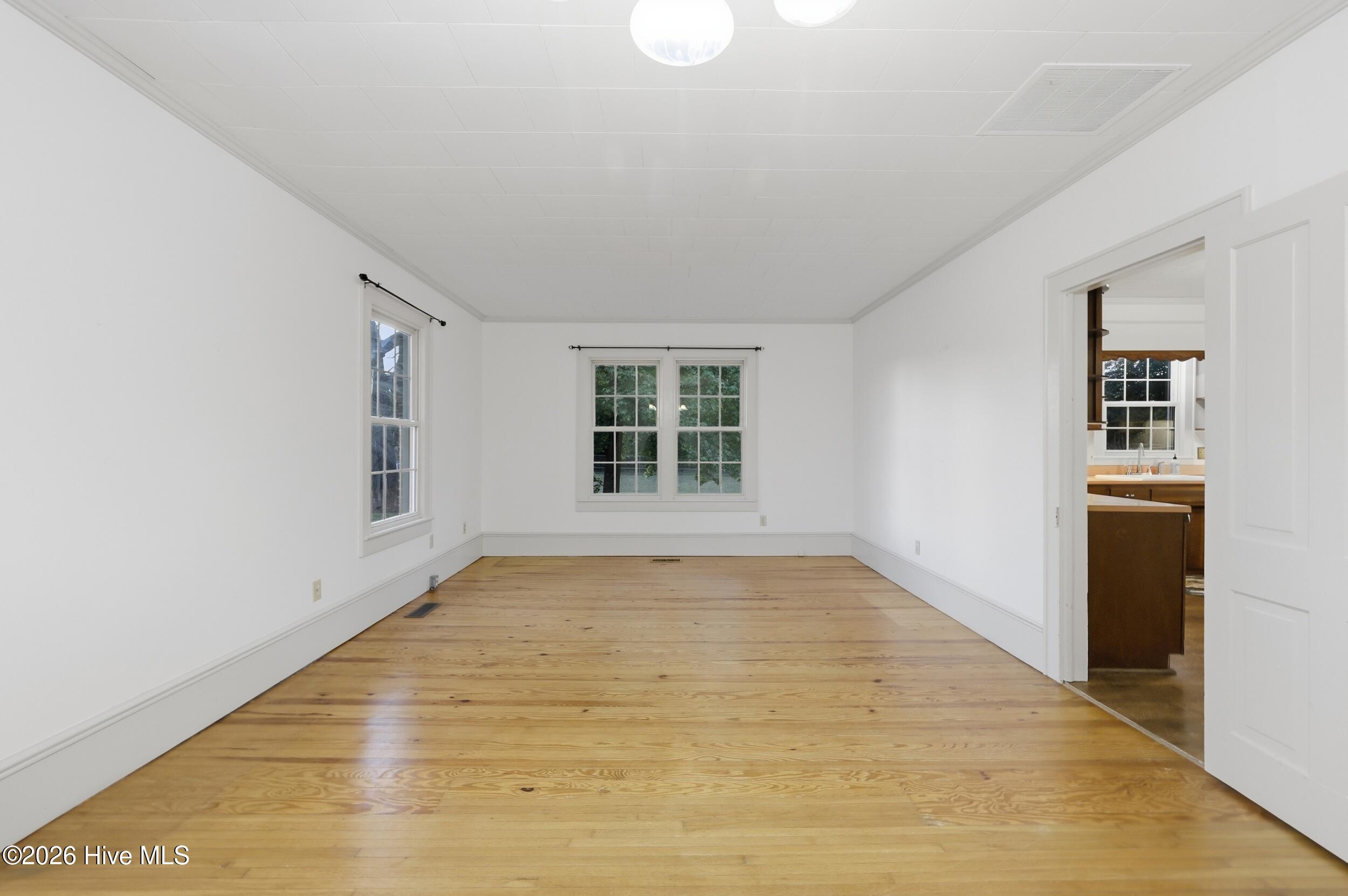 631 Selwin Road Property Photo 9