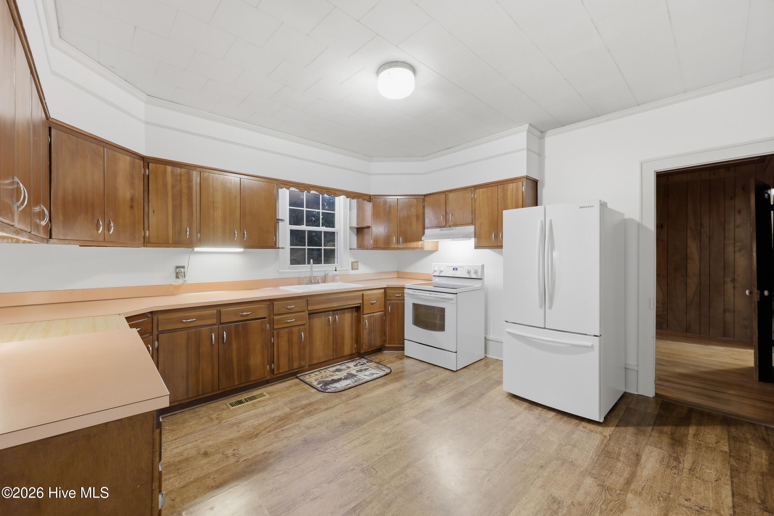 631 Selwin Road Property Photo 11