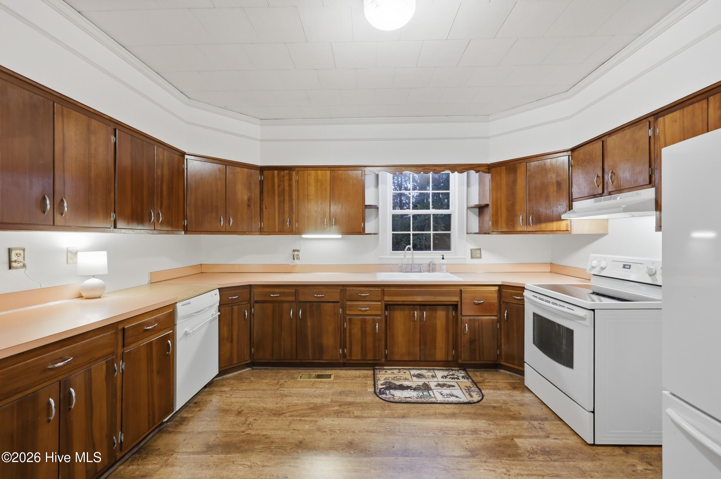 631 Selwin Road Property Photo 12