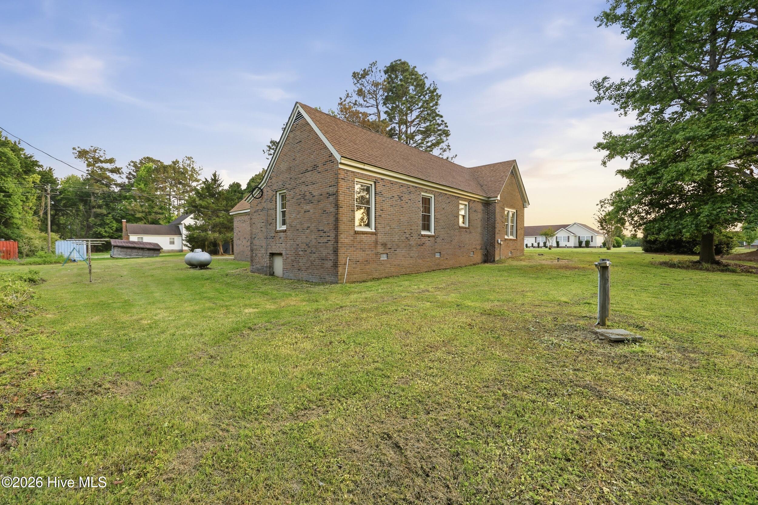 631 Selwin Road Property Photo 39