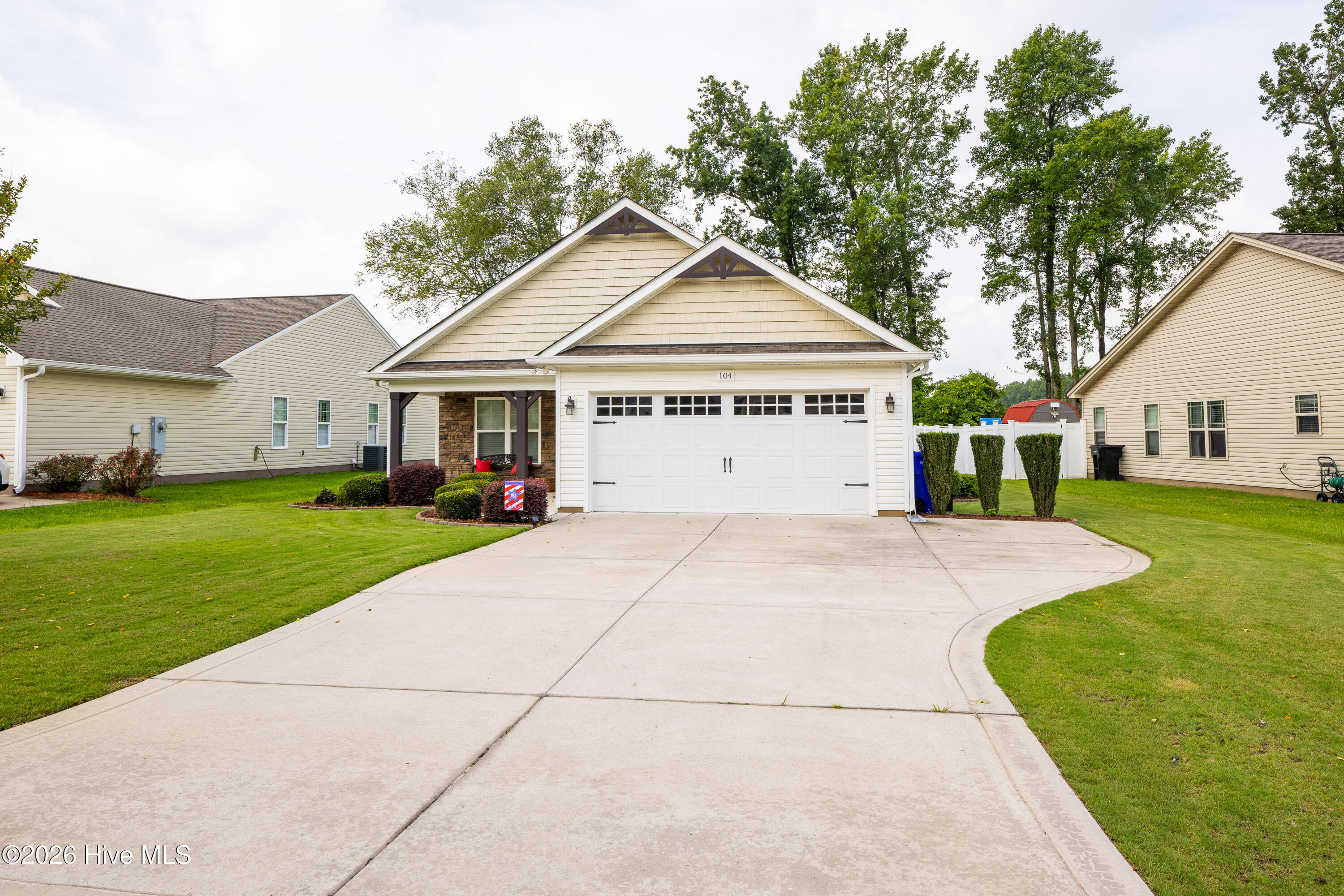 104 Cove Place Property Photo 1