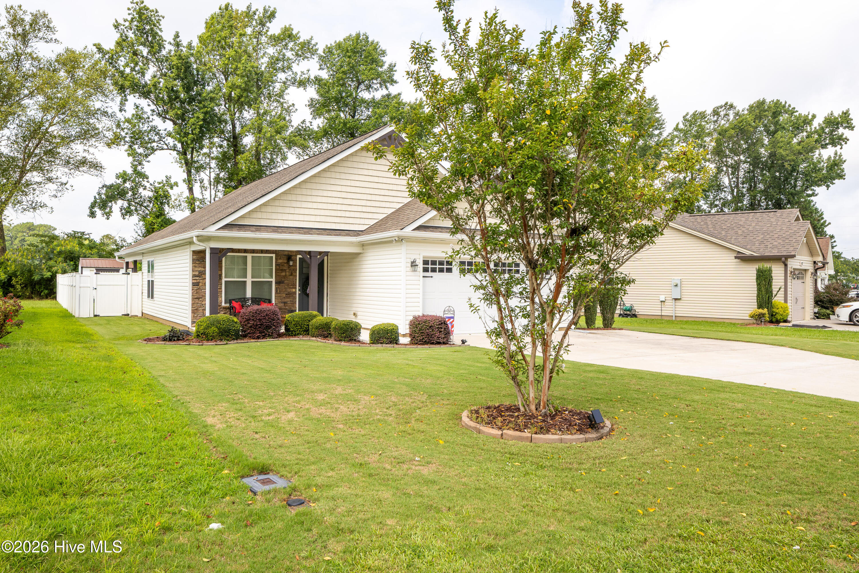 104 Cove Place Property Photo 2