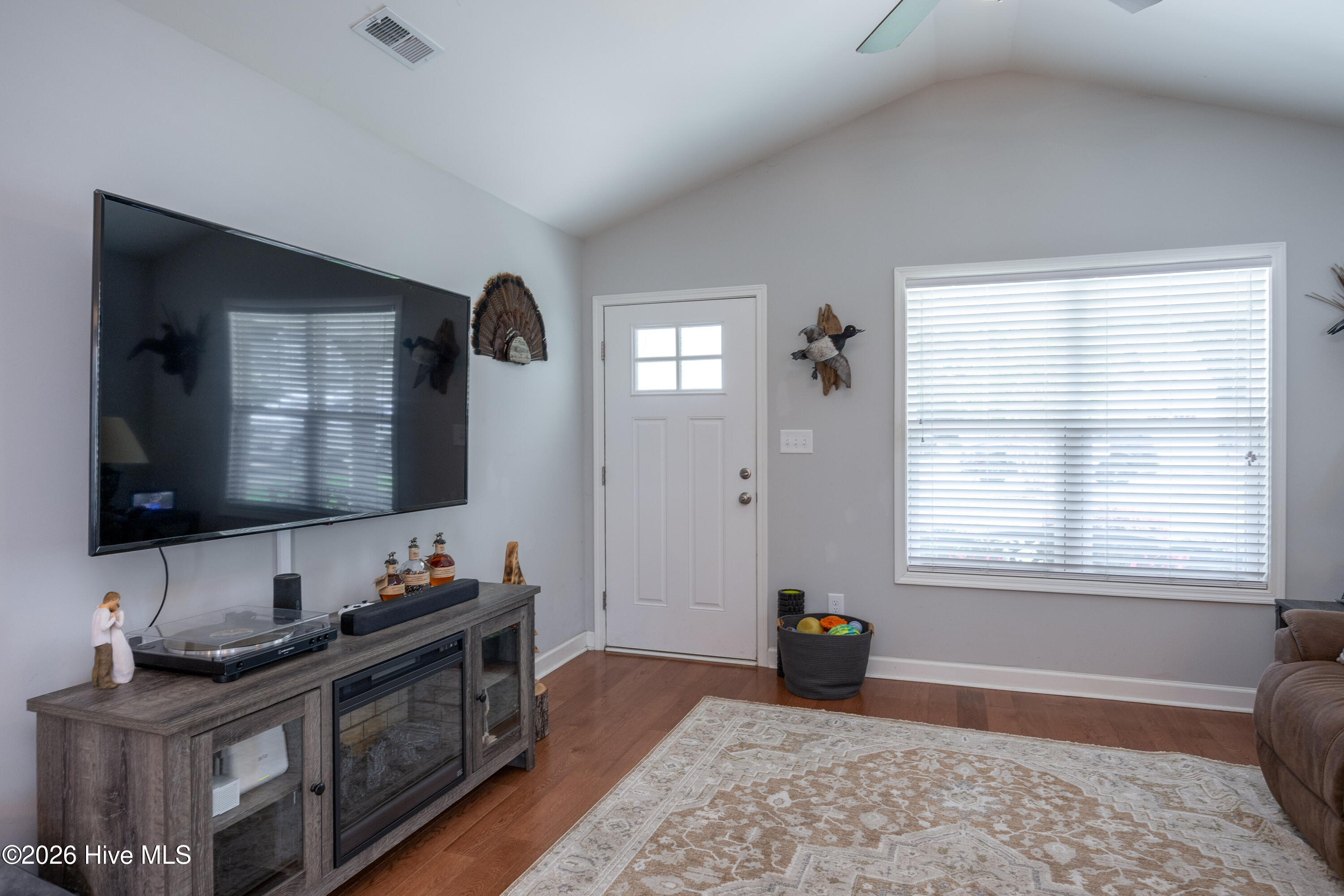 104 Cove Place Property Photo 4