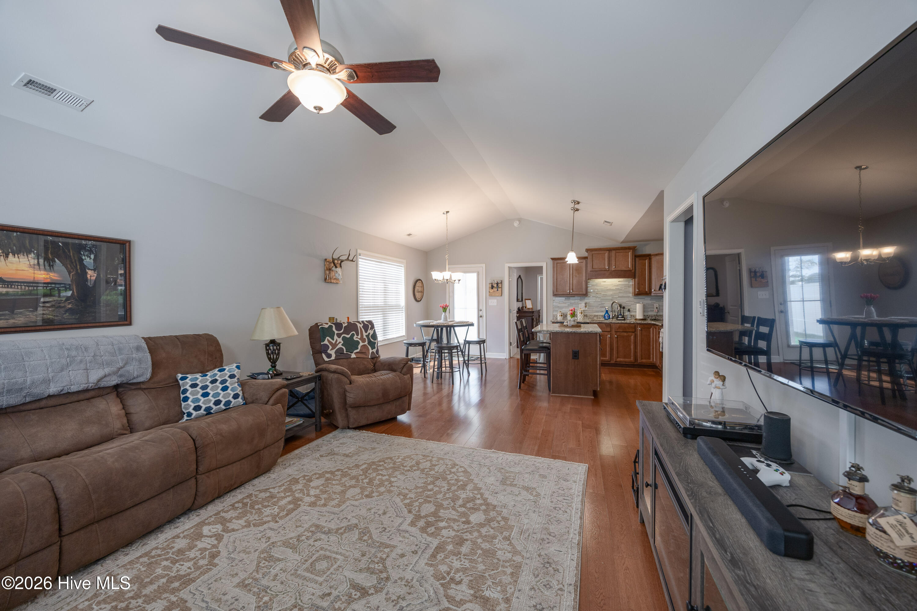 104 Cove Place Property Photo 5