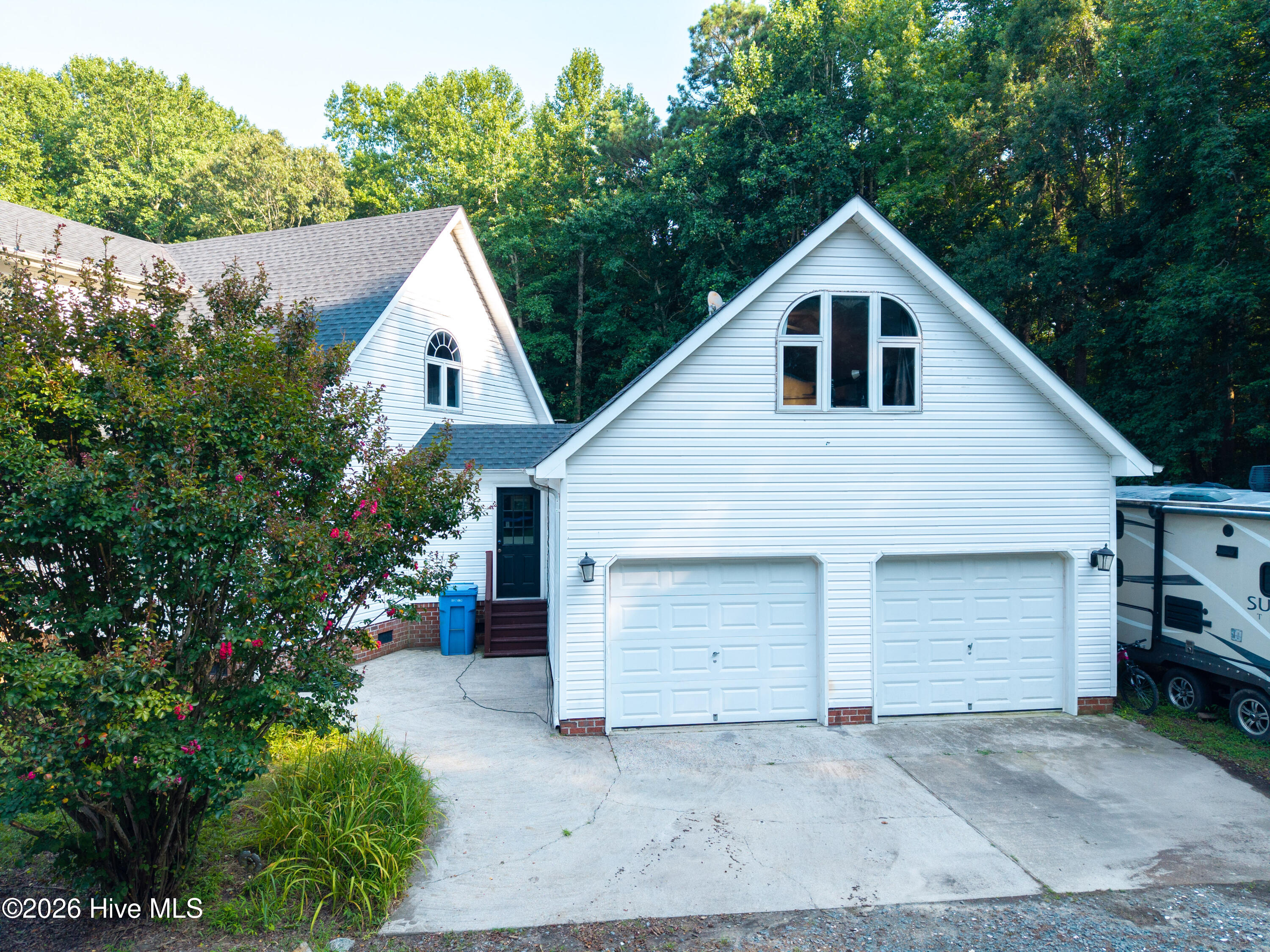 100 Cutter Lane Property Photo 3