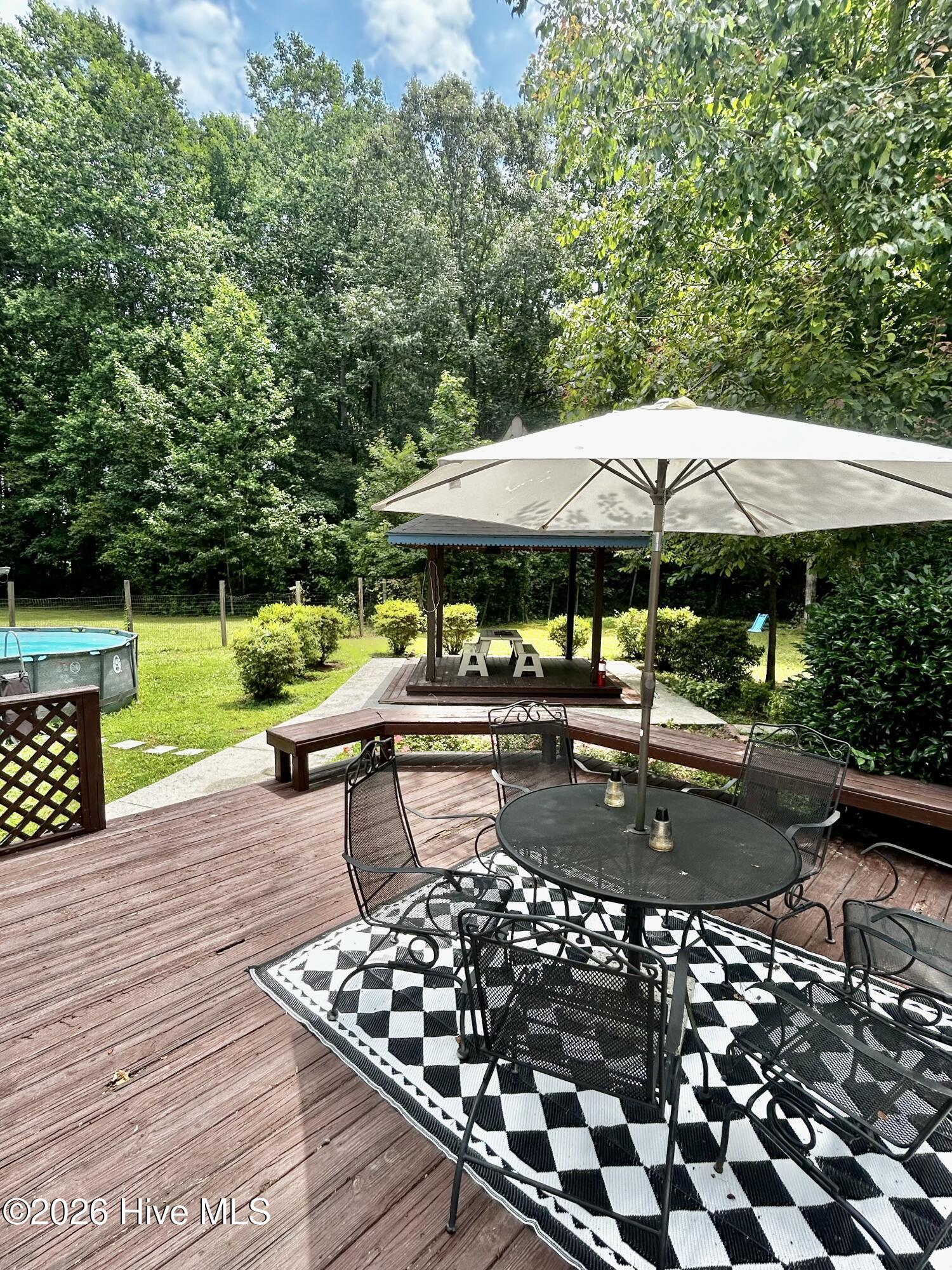 100 Cutter Lane Property Photo 7