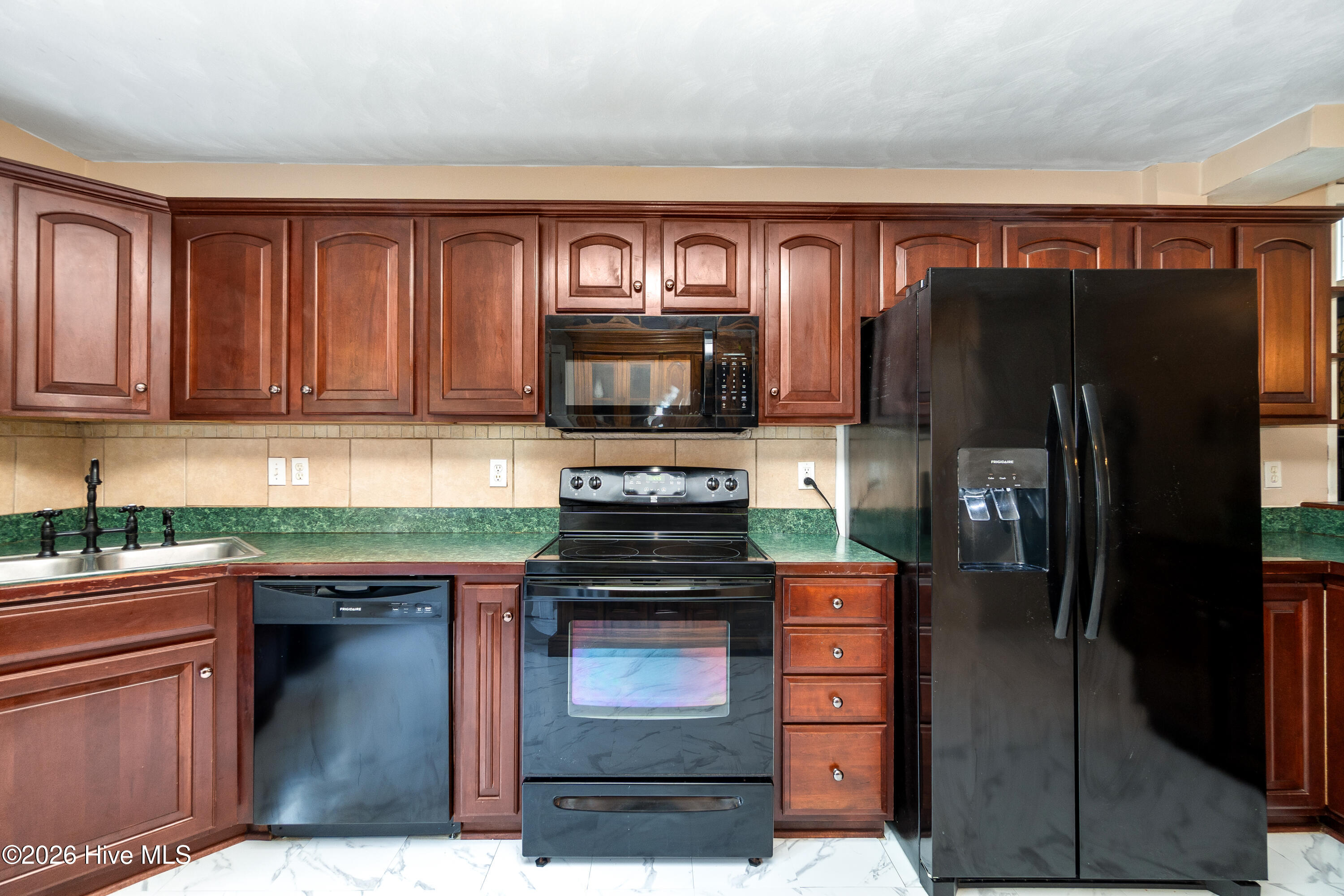 100 Cutter Lane Property Photo 21
