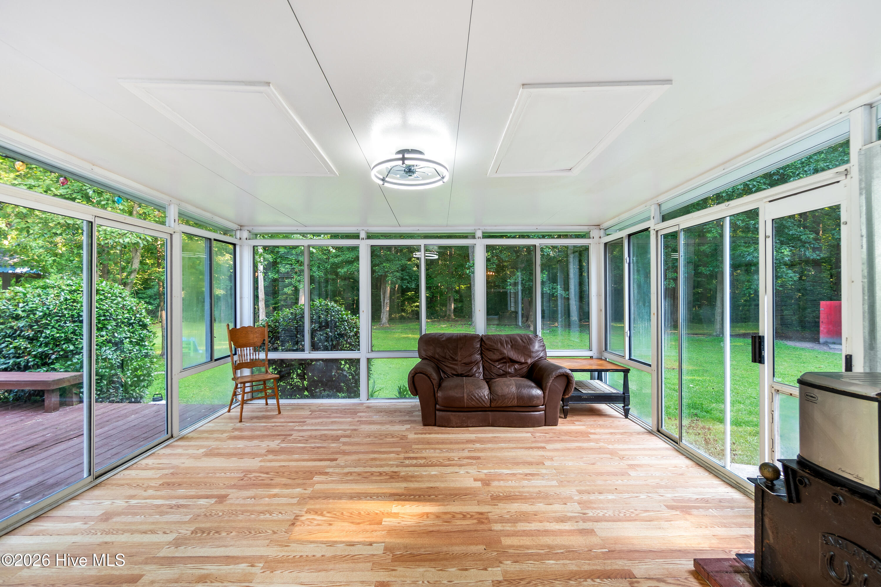 100 Cutter Lane Property Photo 31