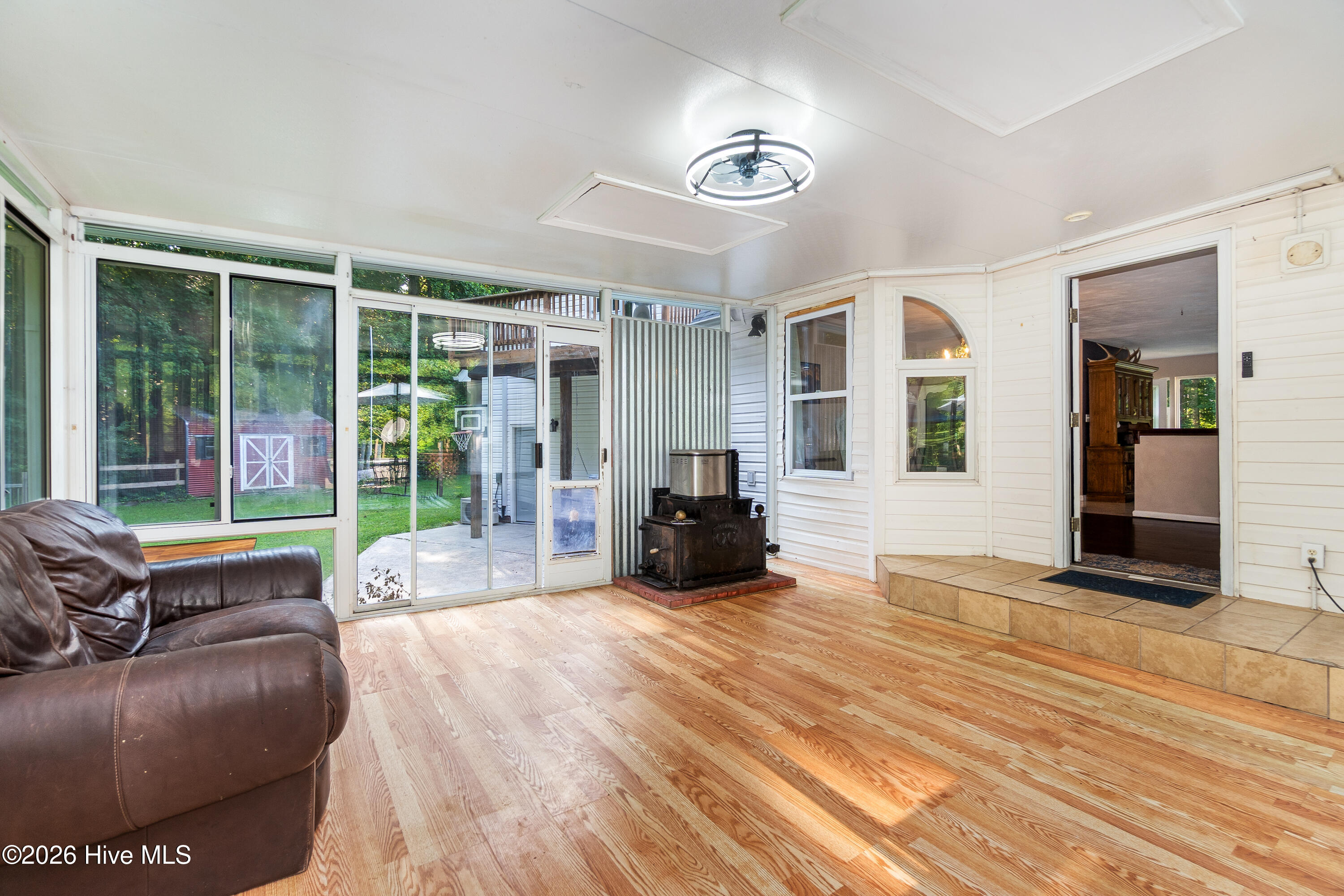 100 Cutter Lane Property Photo 32