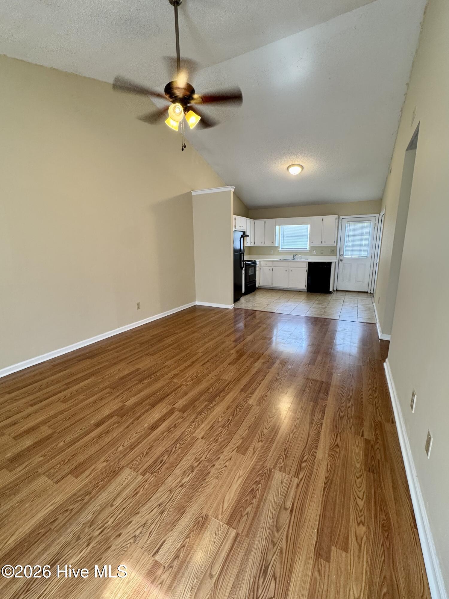 2107 E 3rd Street B Property Photo 4