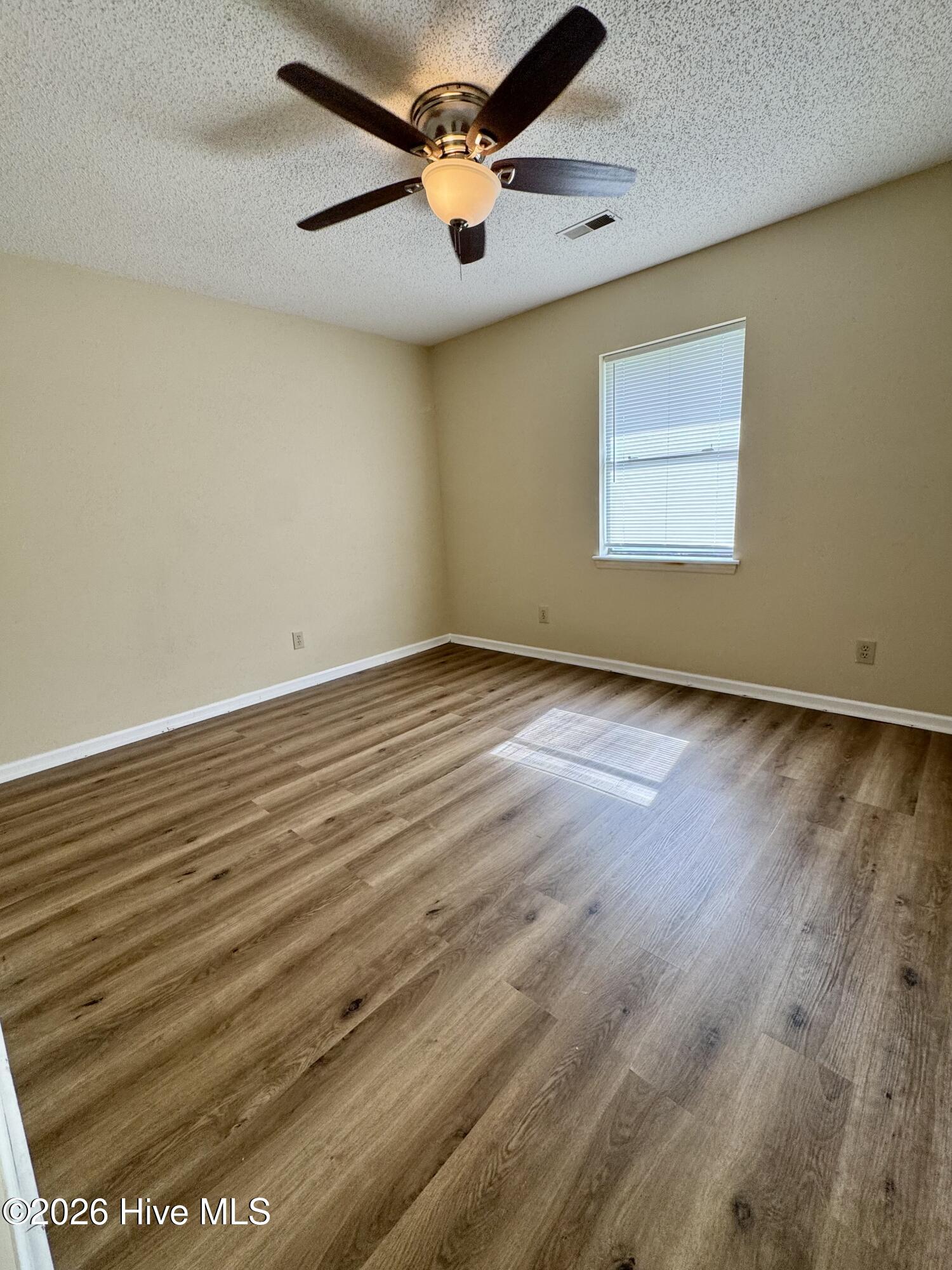 2107 E 3rd Street B Property Photo 12