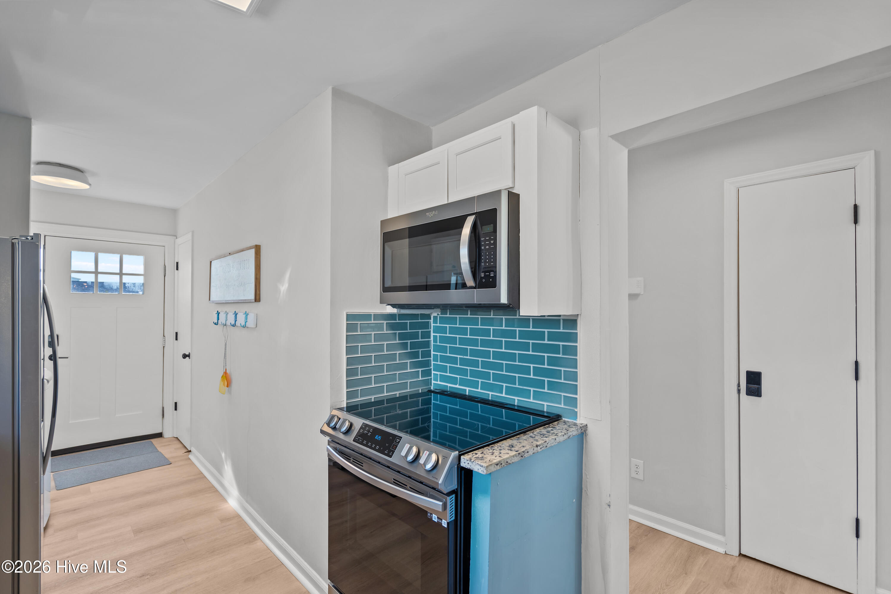2925 E Beach Drive Property Photo 21