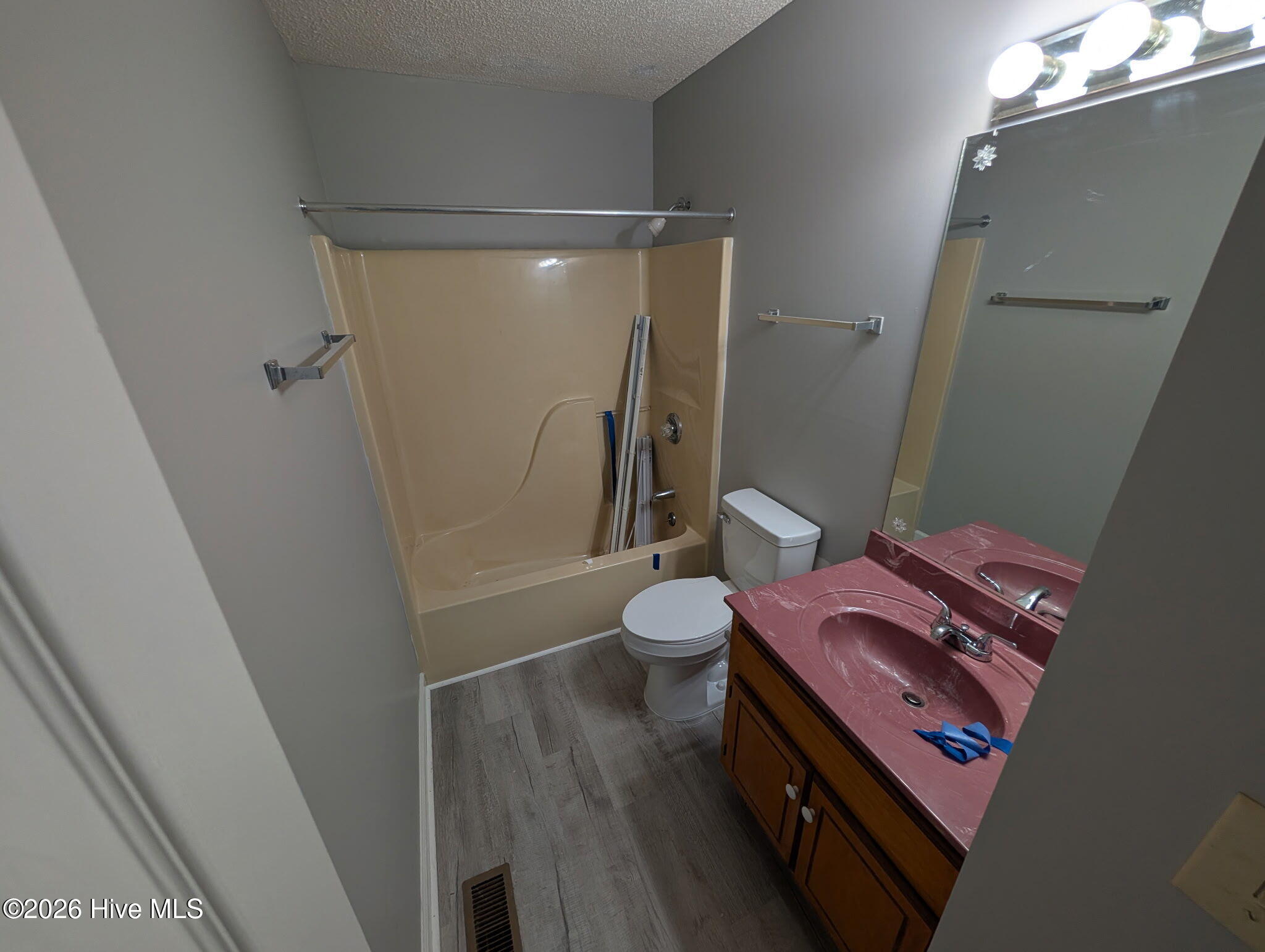 2302 Fitch Drive E Property Photo 4